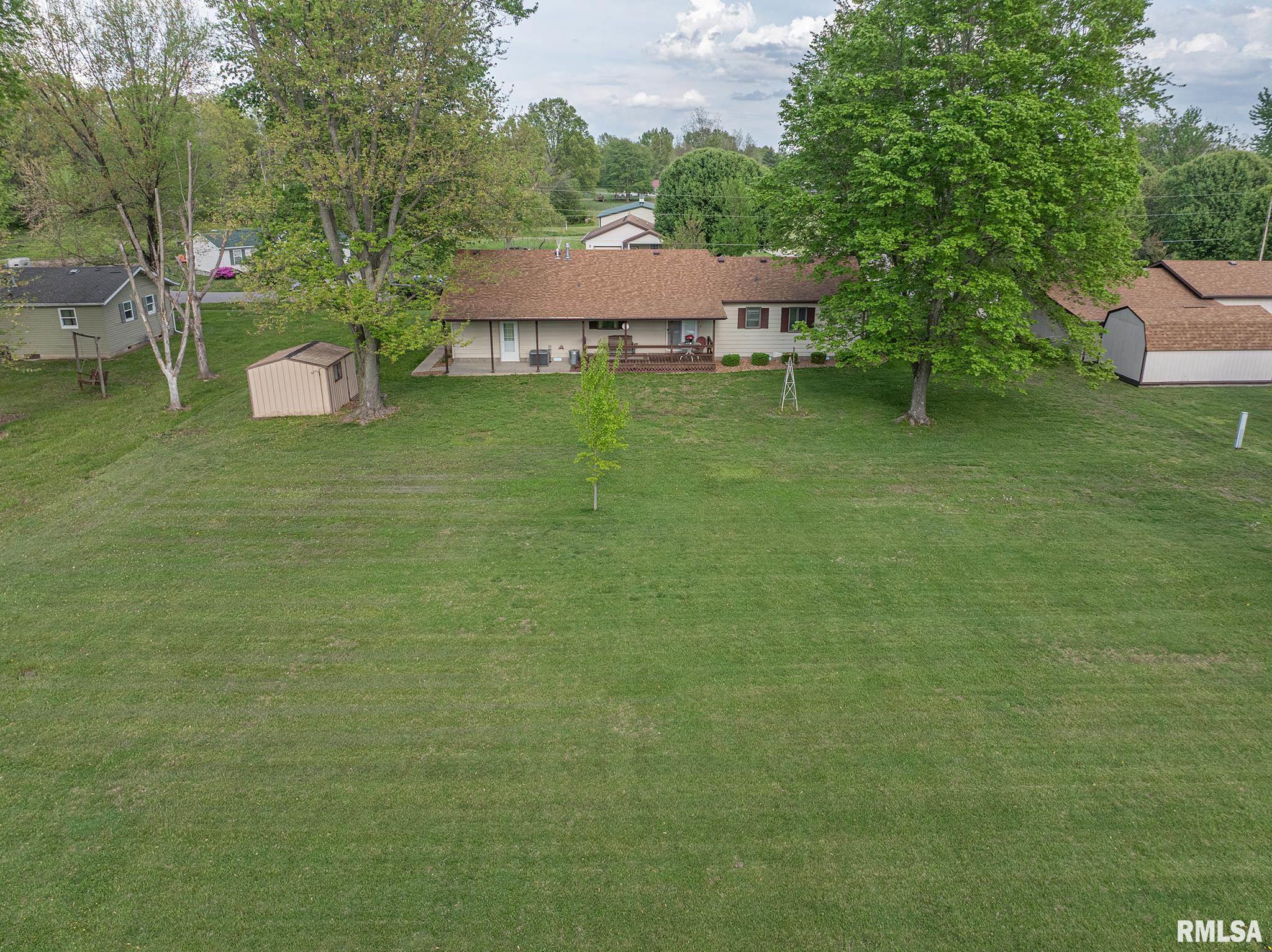 8 Mitchell Drive, Wayne City, Illinois image 9