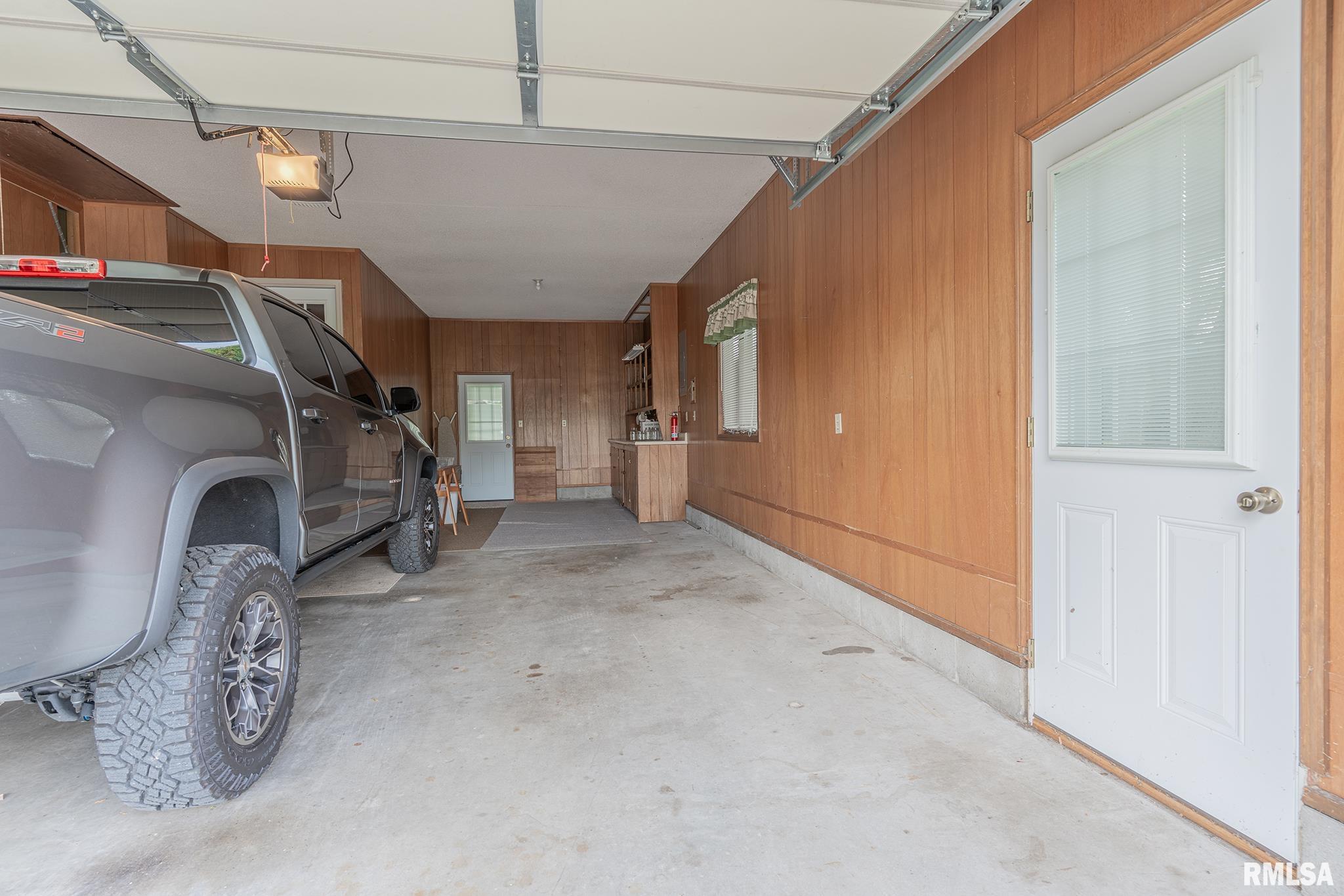 8 Mitchell Drive, Wayne City, Illinois image 33