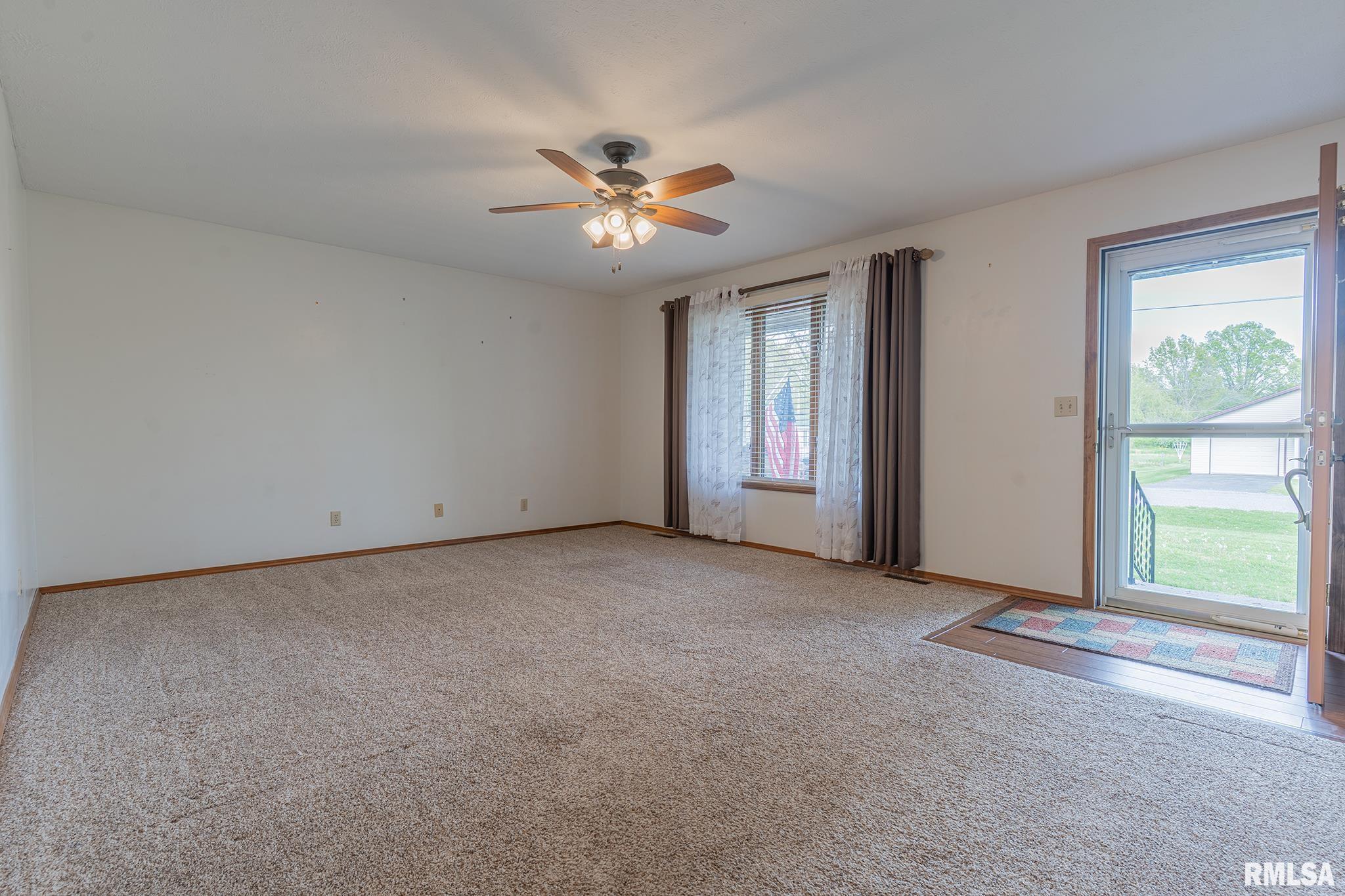 8 Mitchell Drive, Wayne City, Illinois image 16