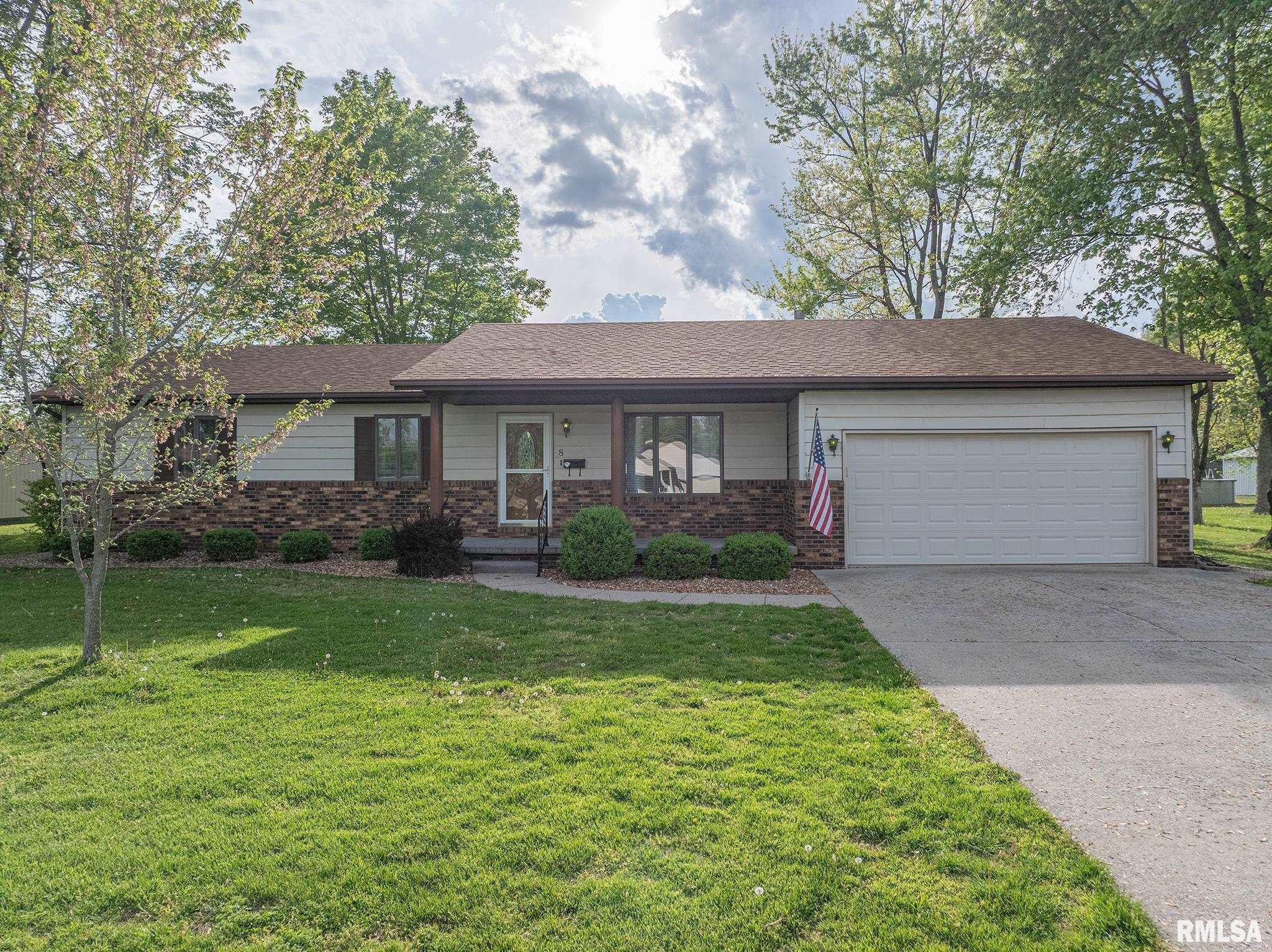 8 Mitchell Drive, Wayne City, Illinois image 3