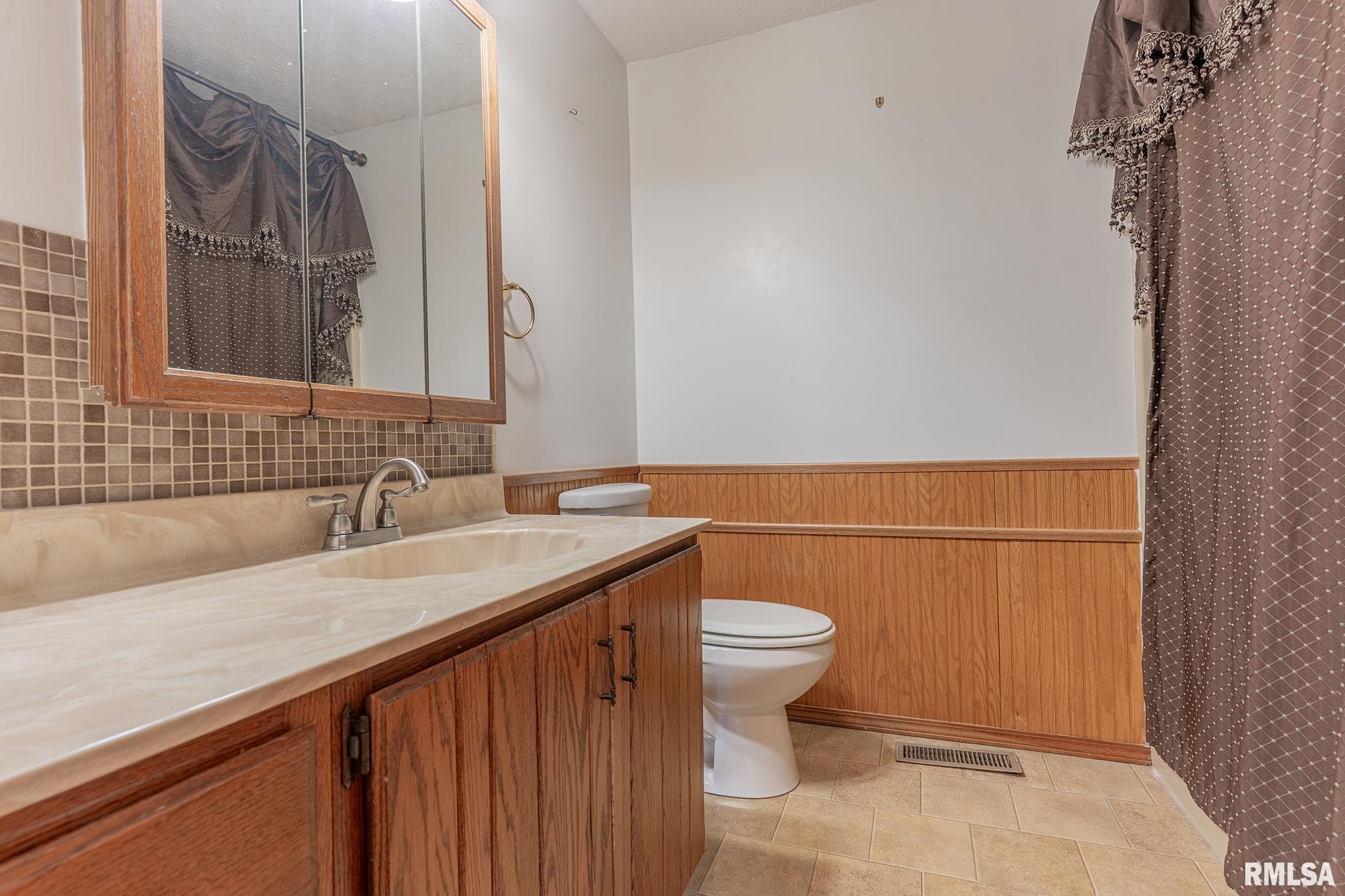 8 Mitchell Drive, Wayne City, Illinois image 29