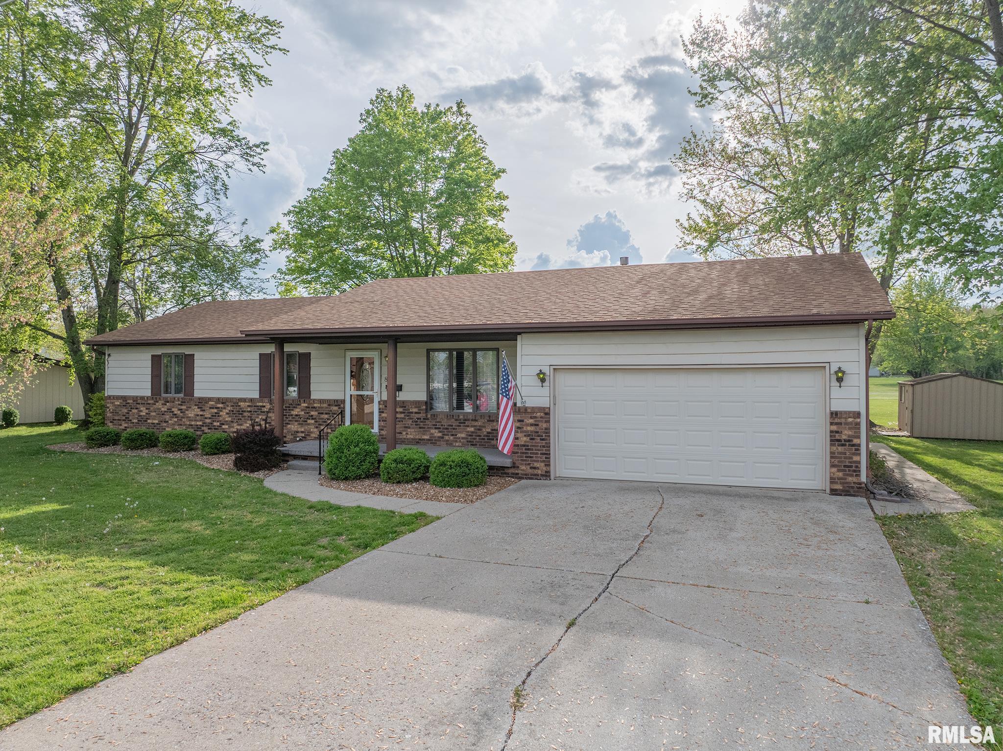 8 Mitchell Drive, Wayne City, Illinois image 1