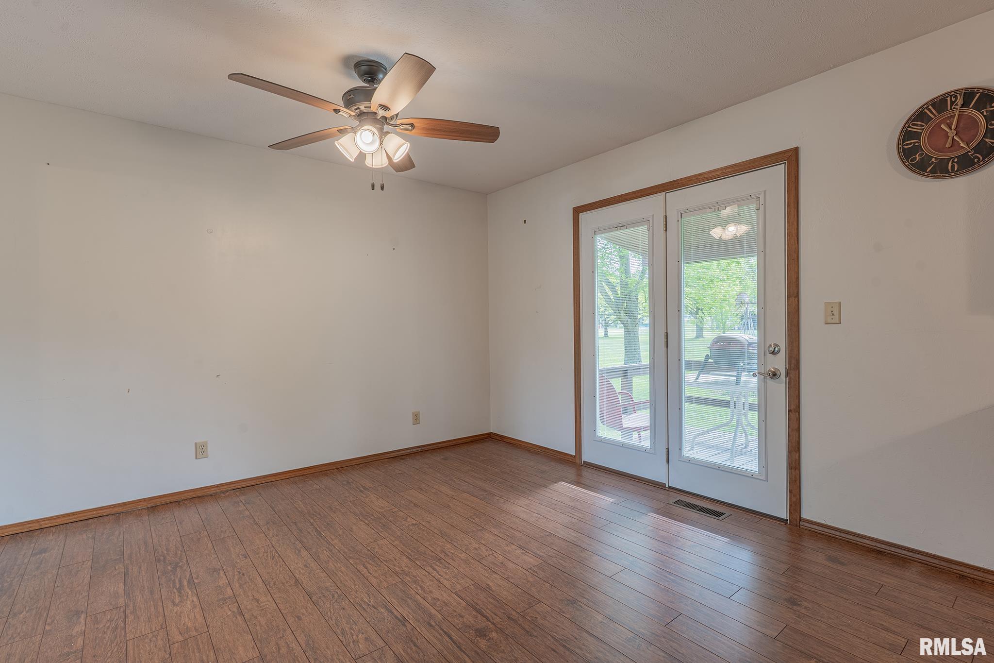 8 Mitchell Drive, Wayne City, Illinois image 25
