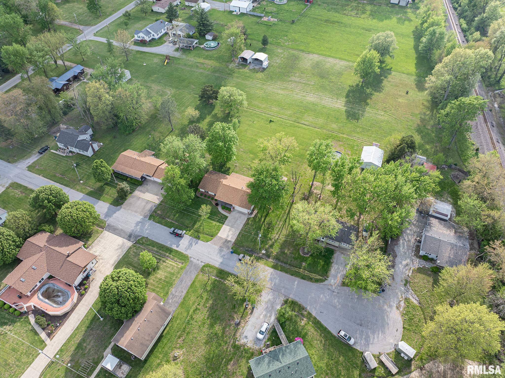 8 Mitchell Drive, Wayne City, Illinois image 6