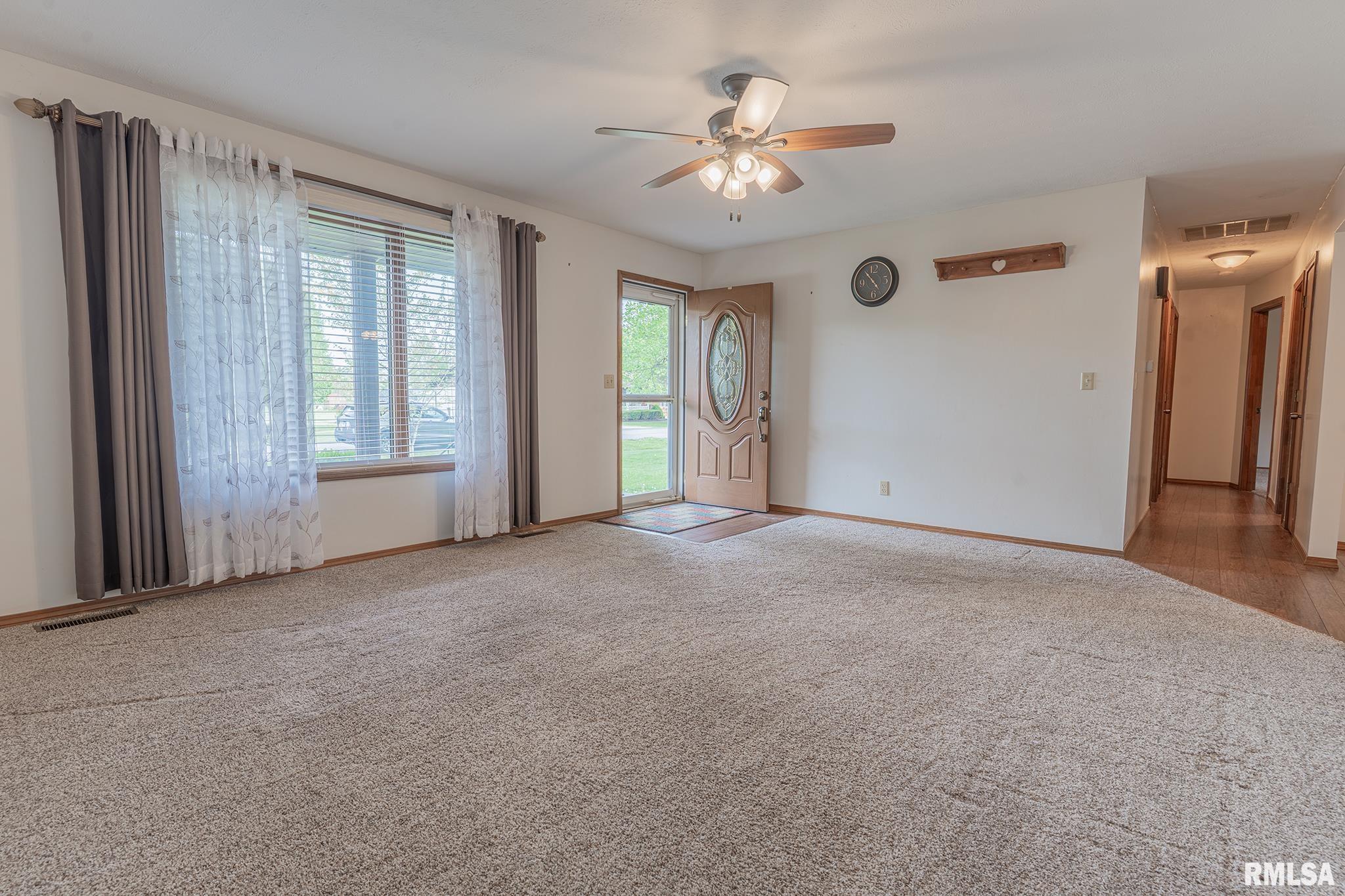 8 Mitchell Drive, Wayne City, Illinois image 17
