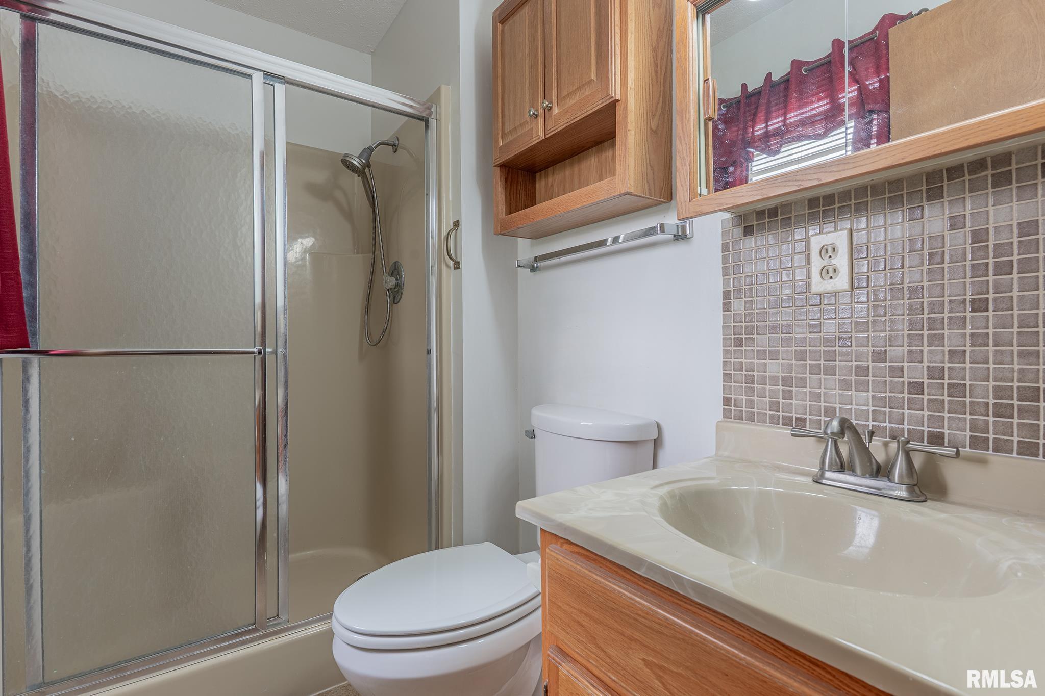 8 Mitchell Drive, Wayne City, Illinois image 30