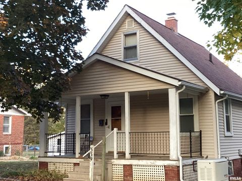 Homes For Sale - 339 N Cone Street<br/> Farmington, IL 61531