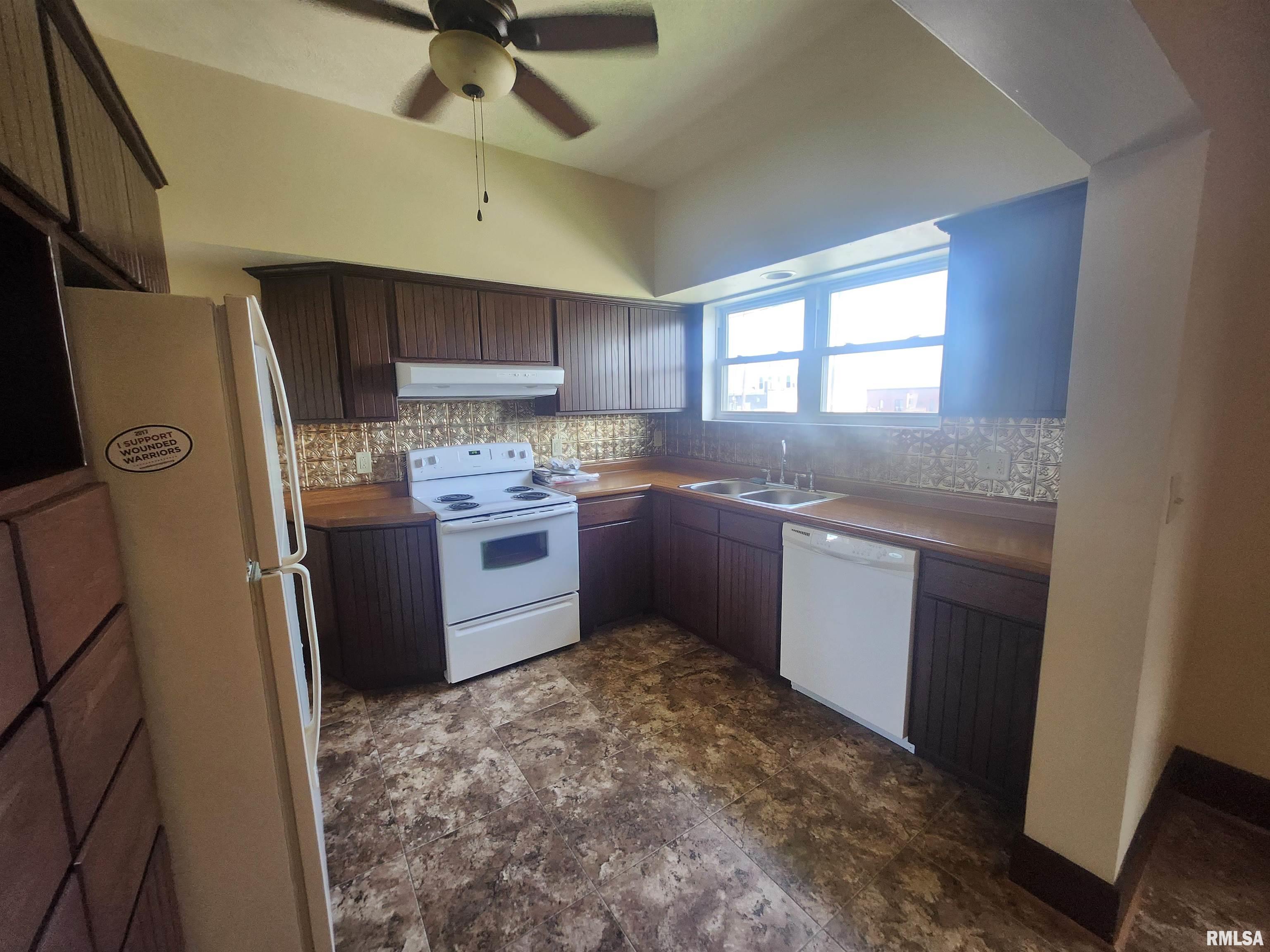 201 W Saint Louis Street, Pinckneyville, Illinois image 21