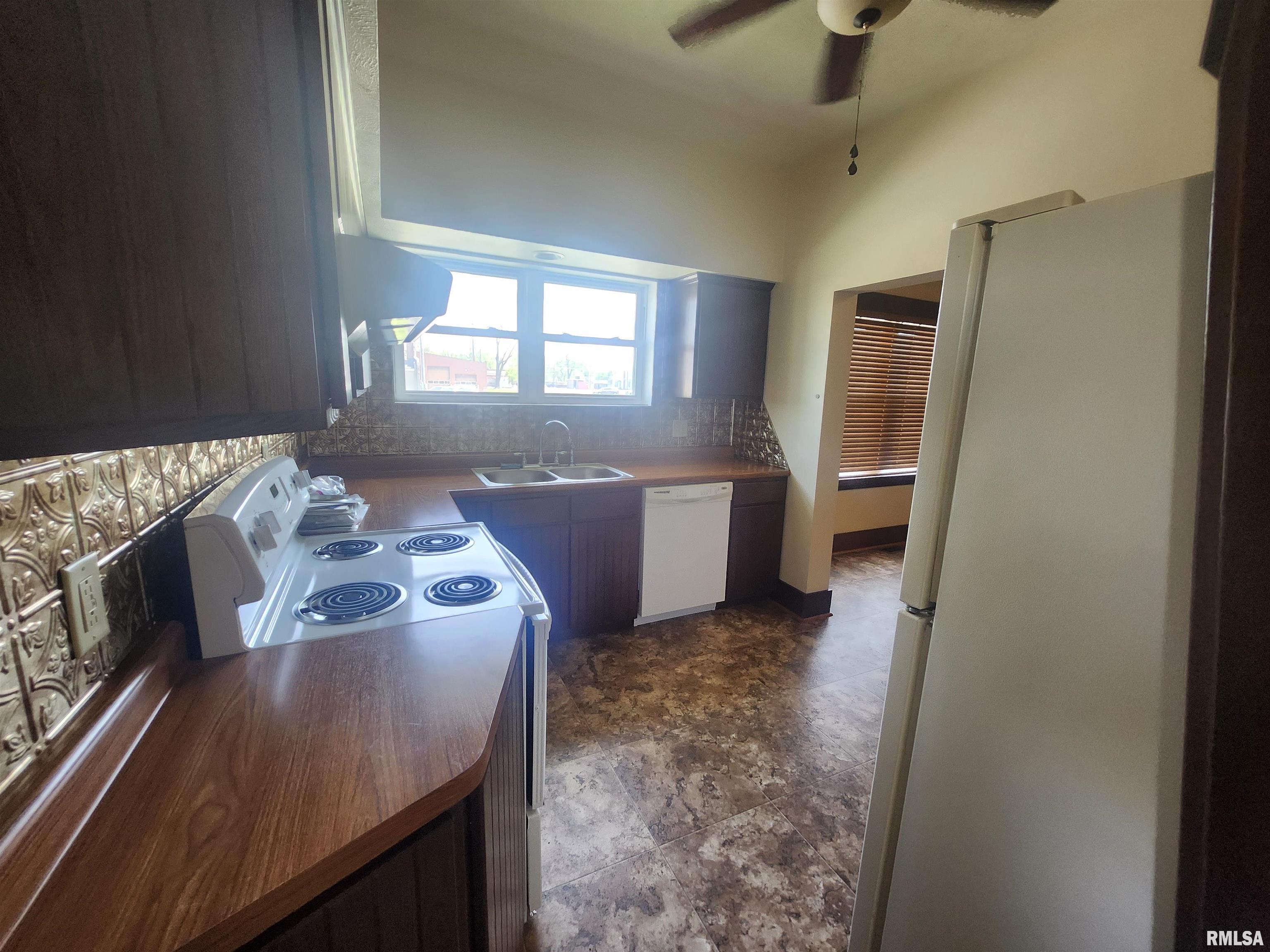 201 W Saint Louis Street, Pinckneyville, Illinois image 22