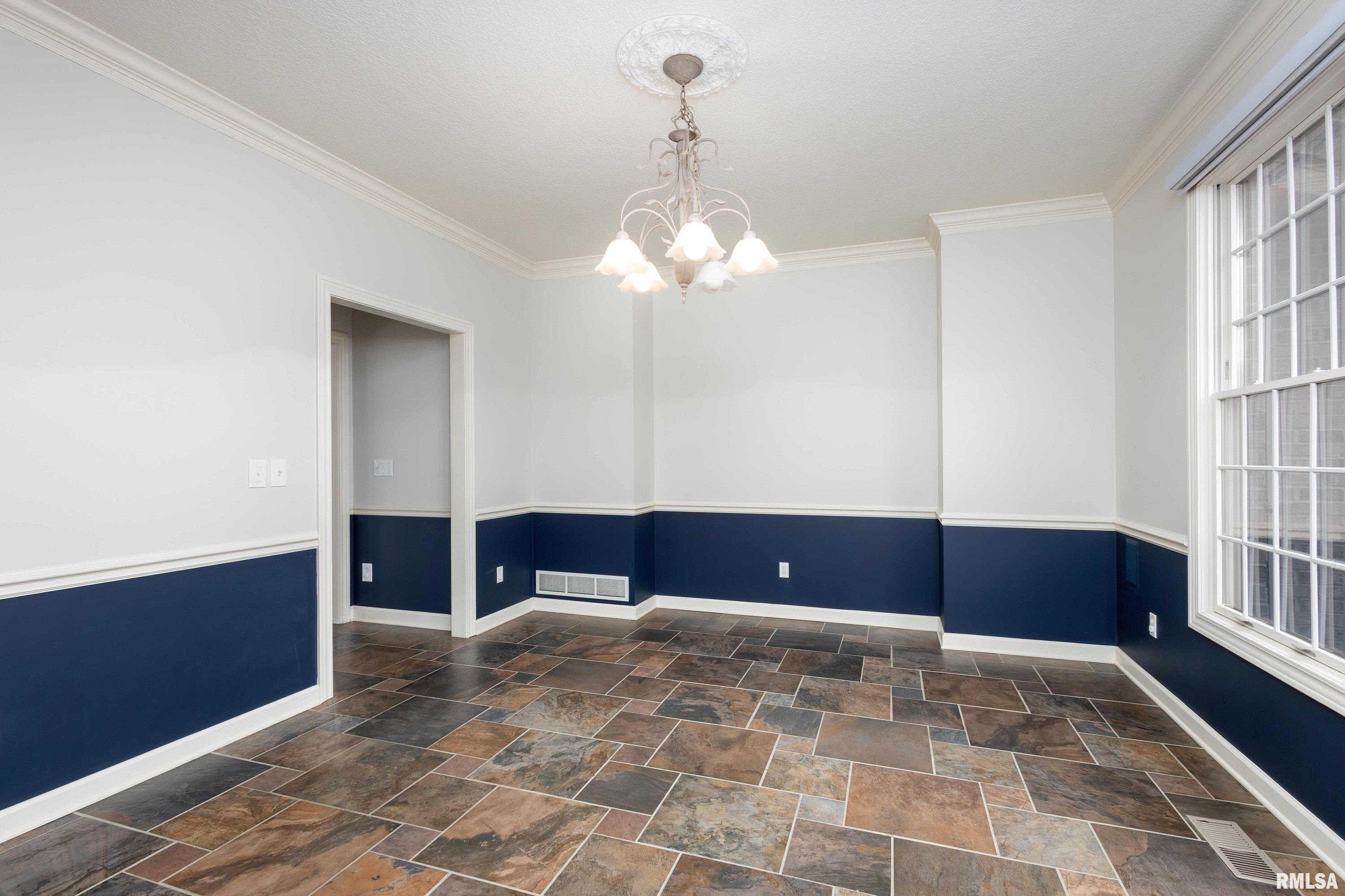 6800 Ridges Court, Bettendorf, Iowa image 4