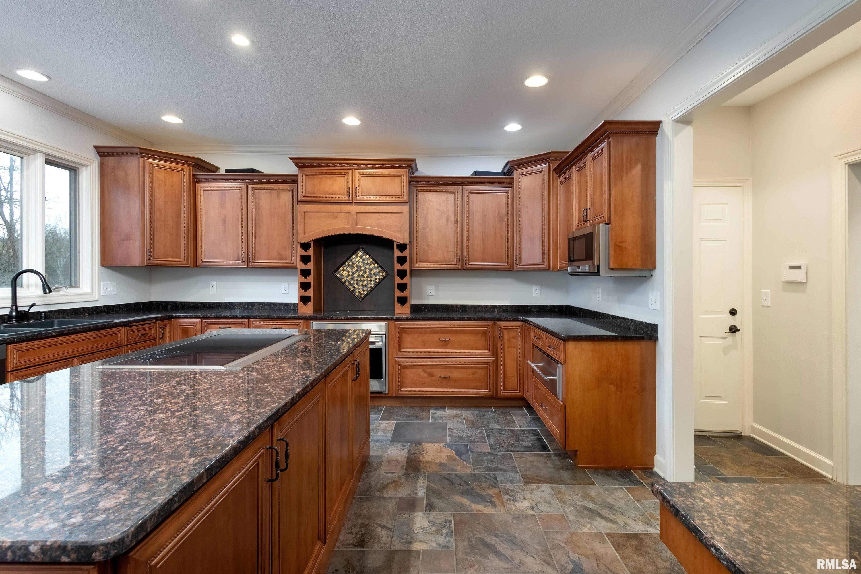 6800 Ridges Court, Bettendorf, Iowa image 21