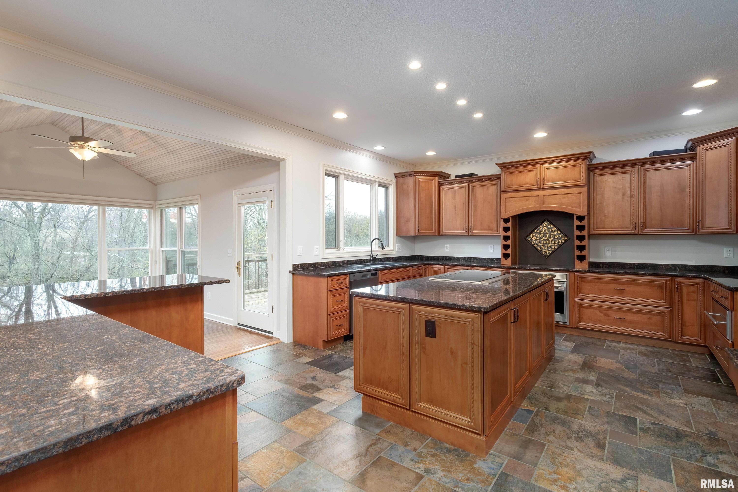 6800 Ridges Court, Bettendorf, Iowa image 18