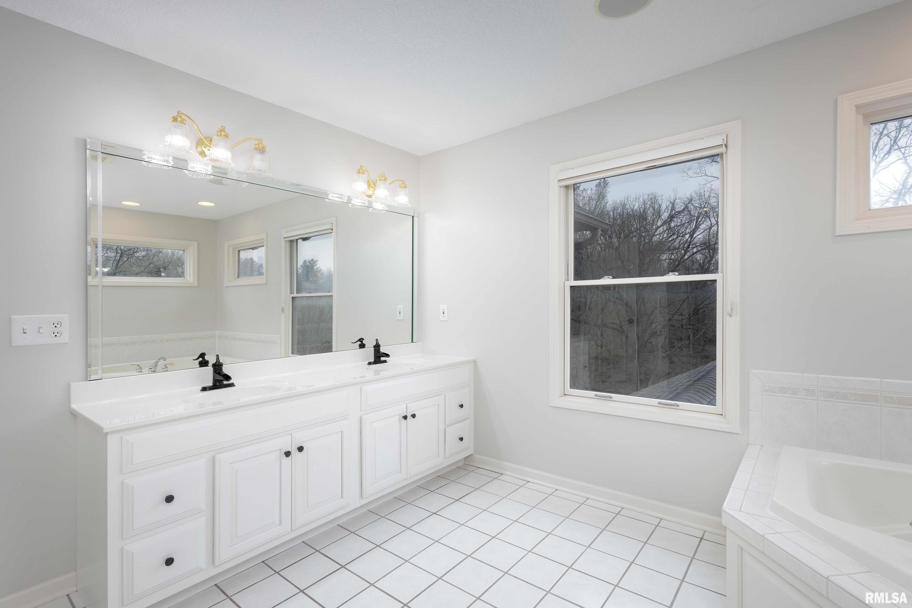 6800 Ridges Court, Bettendorf, Iowa image 31