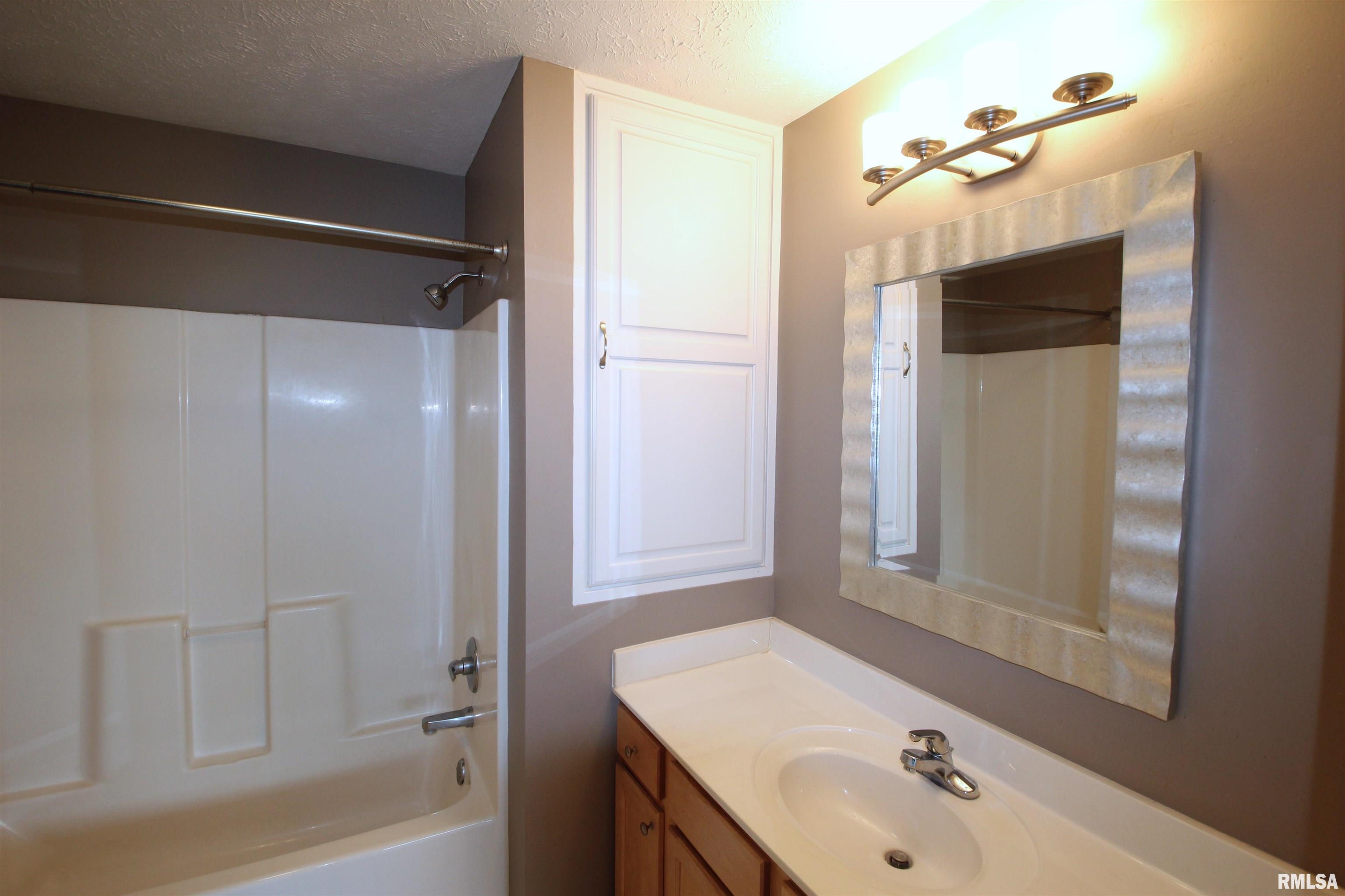 4507 N Thornhill Drive #203C, Peoria, Illinois image 26