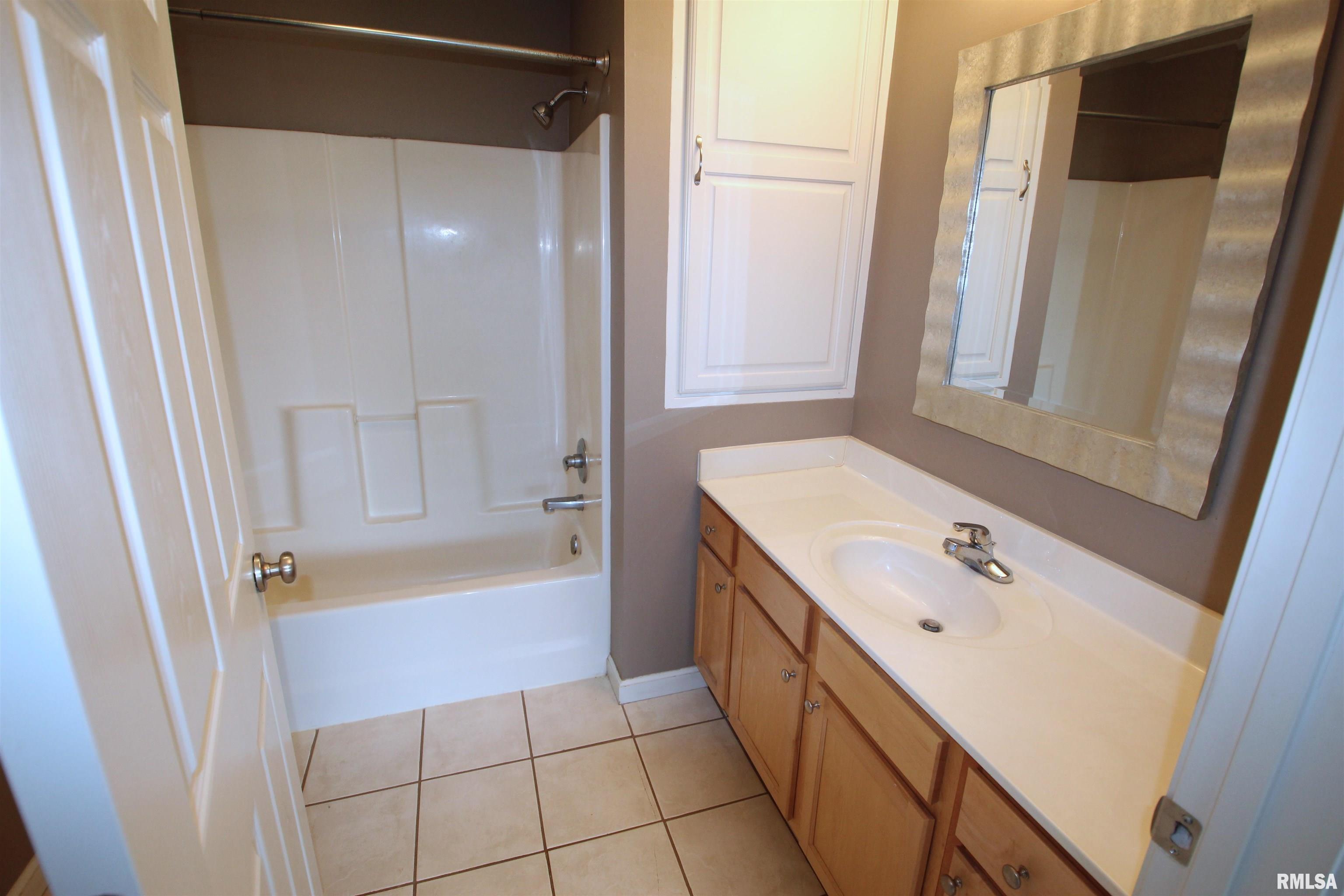 4507 N Thornhill Drive #203C, Peoria, Illinois image 25
