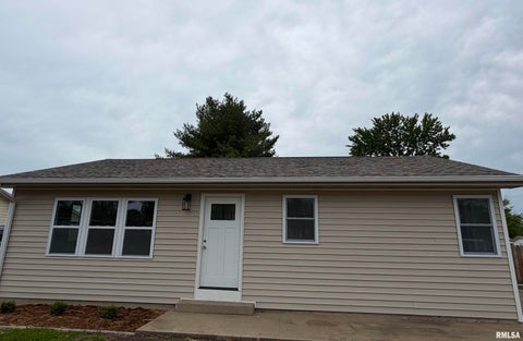 Homes For Sale - 858 W Superior Street<br/> Morgan County, Jacksonville, IL 62650