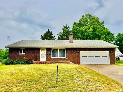 Homes For Sale - 1305 Lawndale Avenue<br/> Tazewell County, Pekin, IL 61554