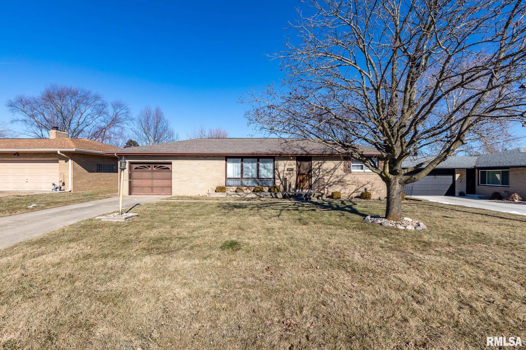 2209 Belmont Drive, Pekin, Illinois image 1