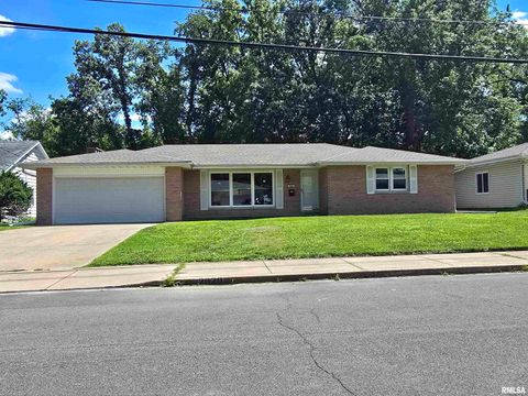 Homes For Sale - 2020 W Newman Parkway<br/> Peoria, IL 61604
