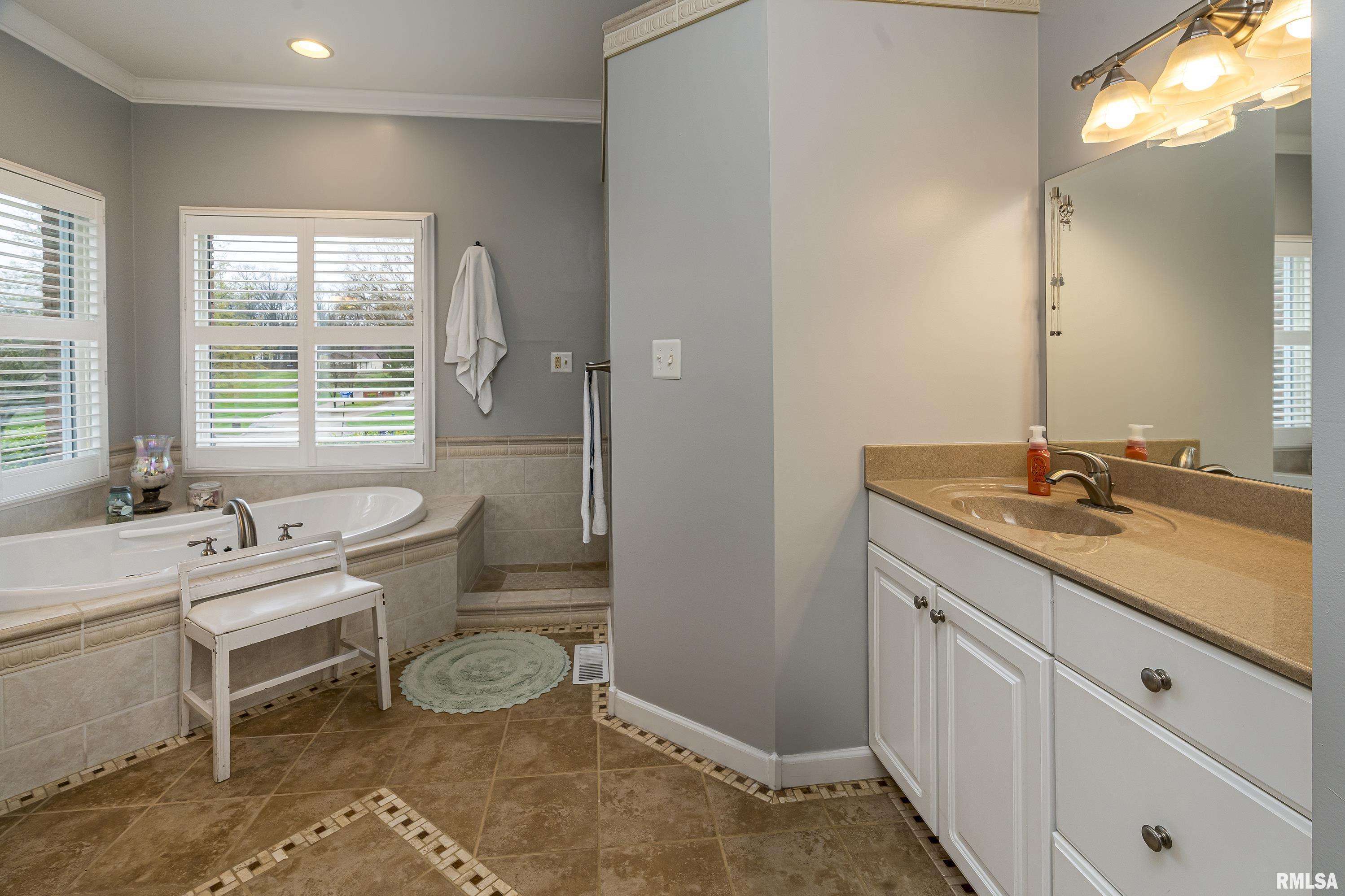 1303 Collins Lane, Marion, Illinois image 27