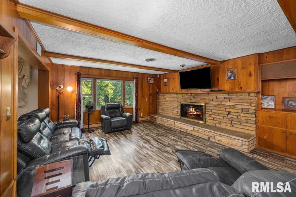 3235 29th Avenue Court, Rock Island, Illinois image 3