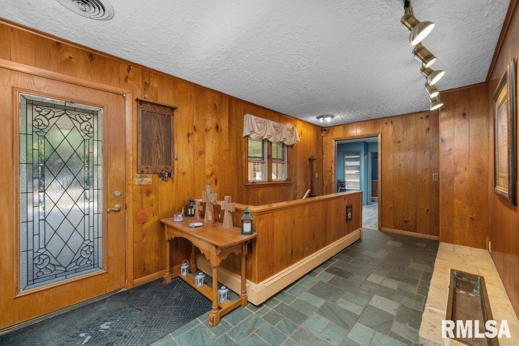 3235 29th Avenue Court, Rock Island, Illinois image 2