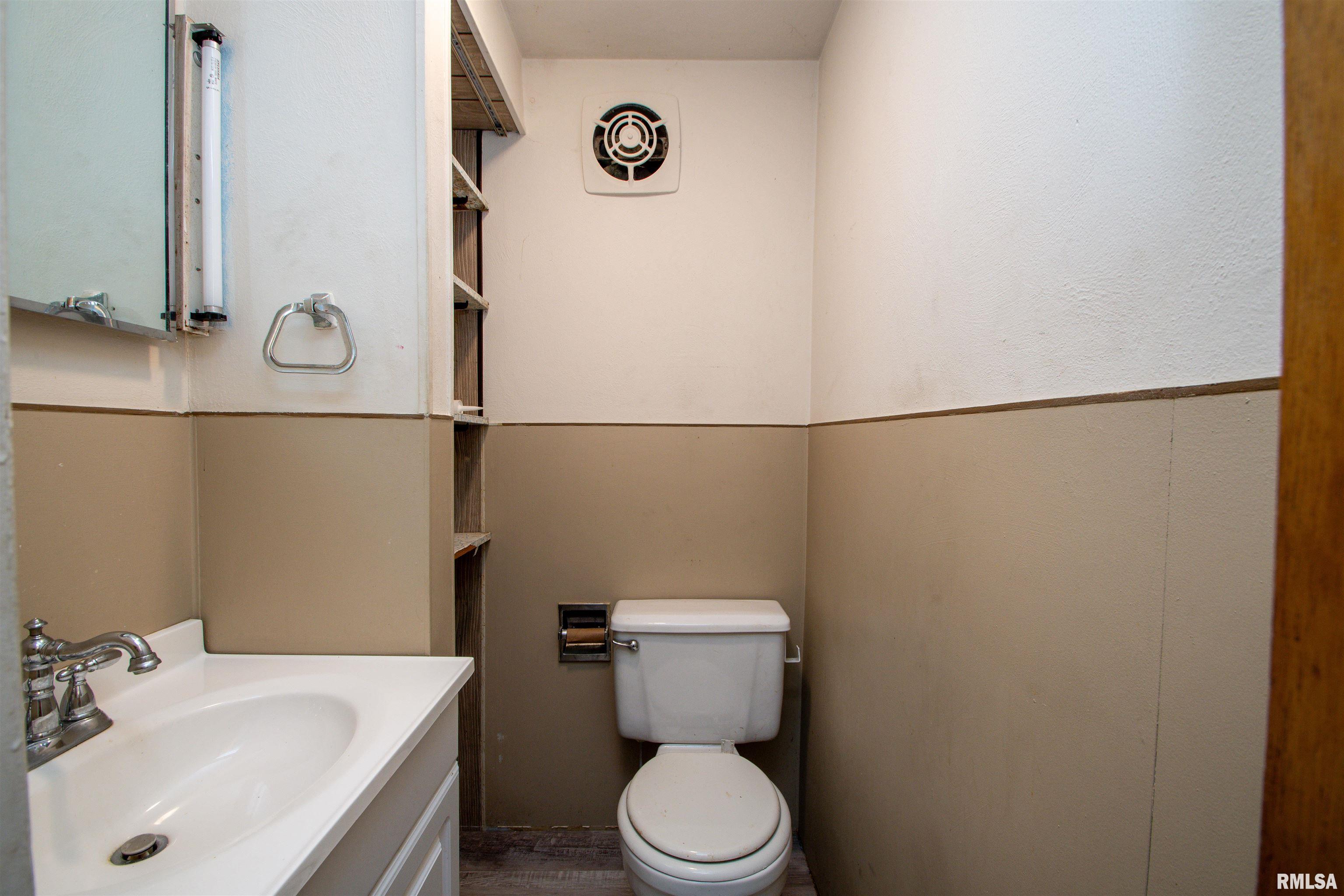 313 W Thomas Street, Toulon, Illinois image 20