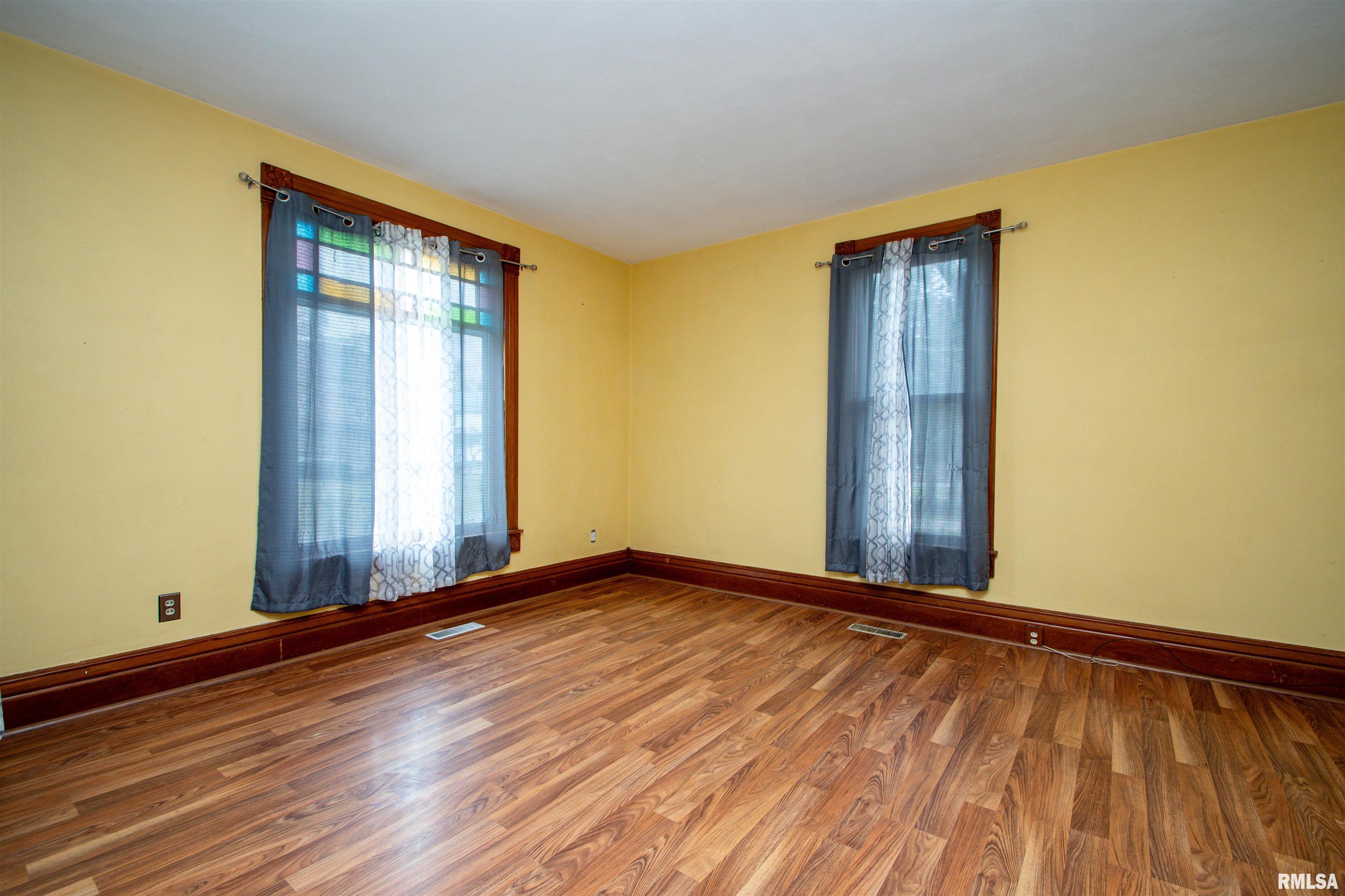 313 W Thomas Street, Toulon, Illinois image 7