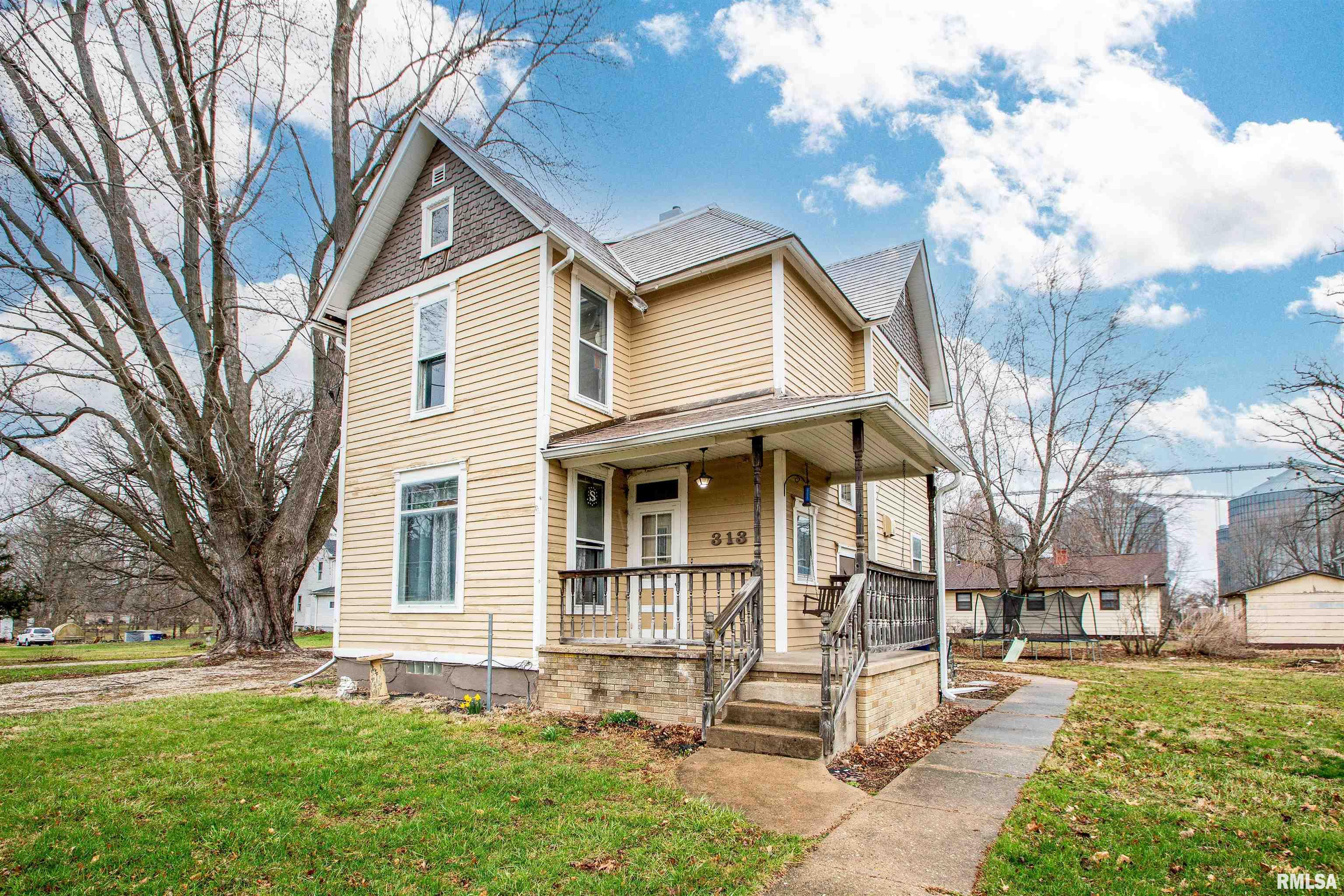 313 W Thomas Street, Toulon, Illinois image 1