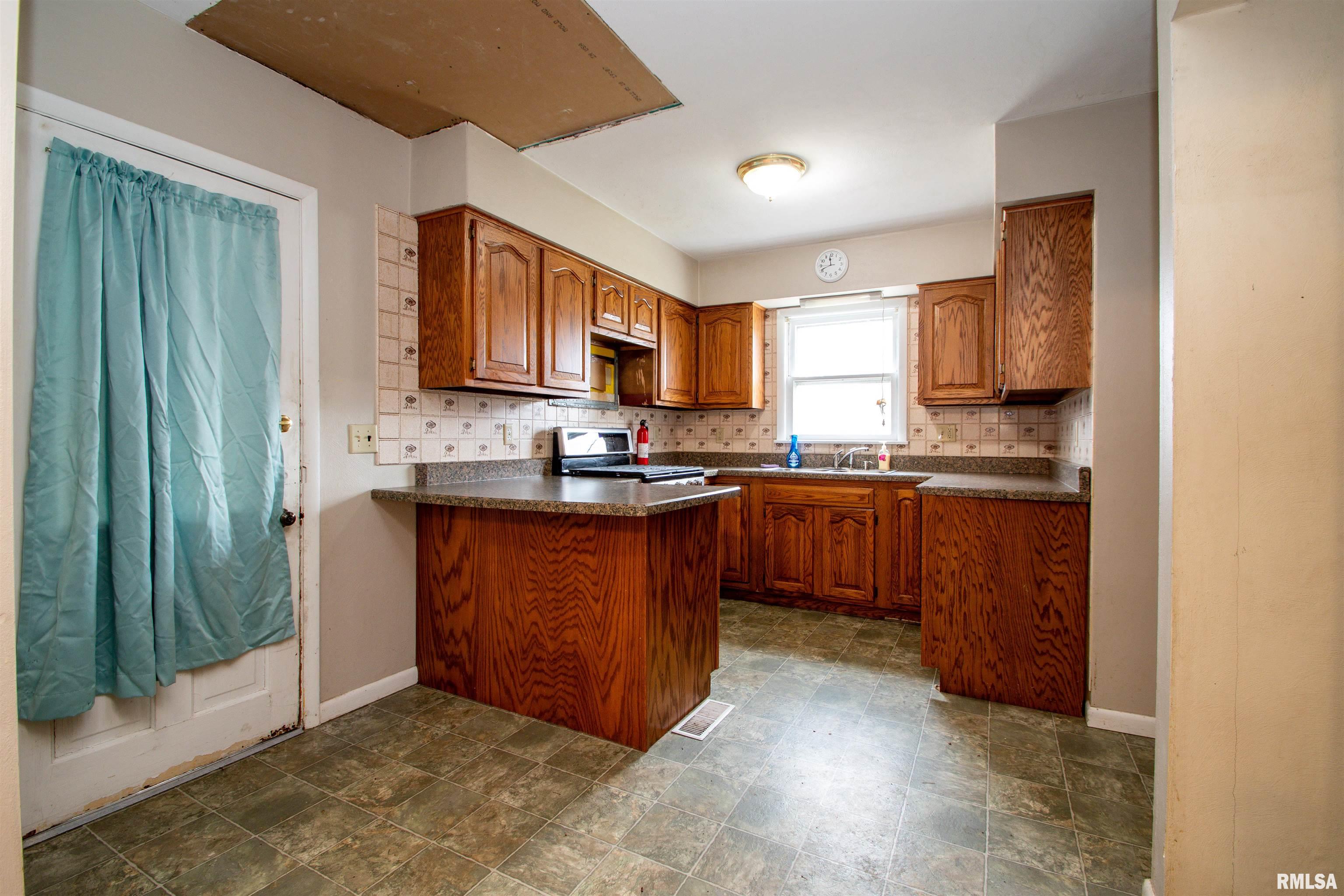 313 W Thomas Street, Toulon, Illinois image 16