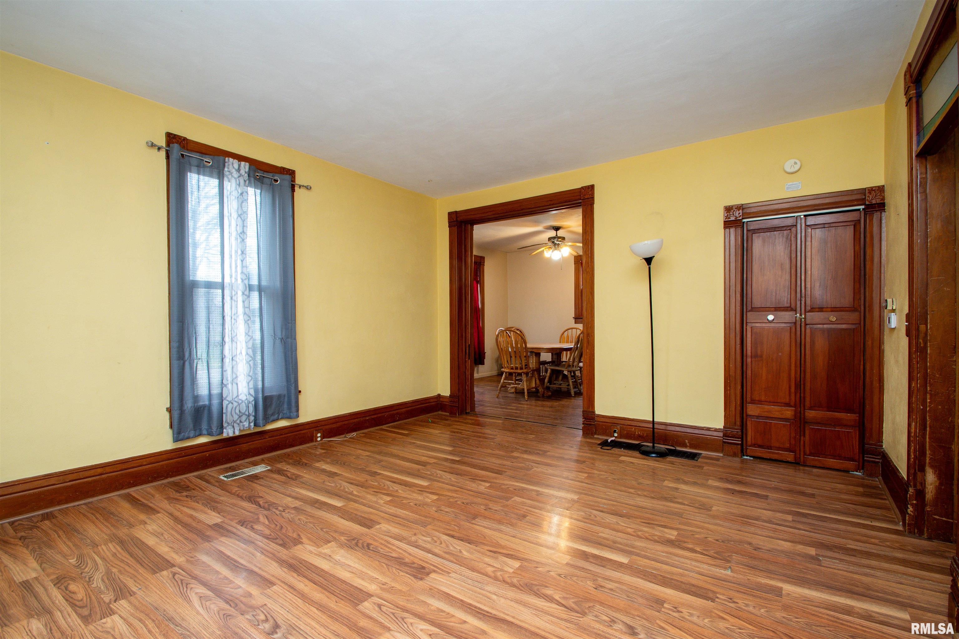 313 W Thomas Street, Toulon, Illinois image 8