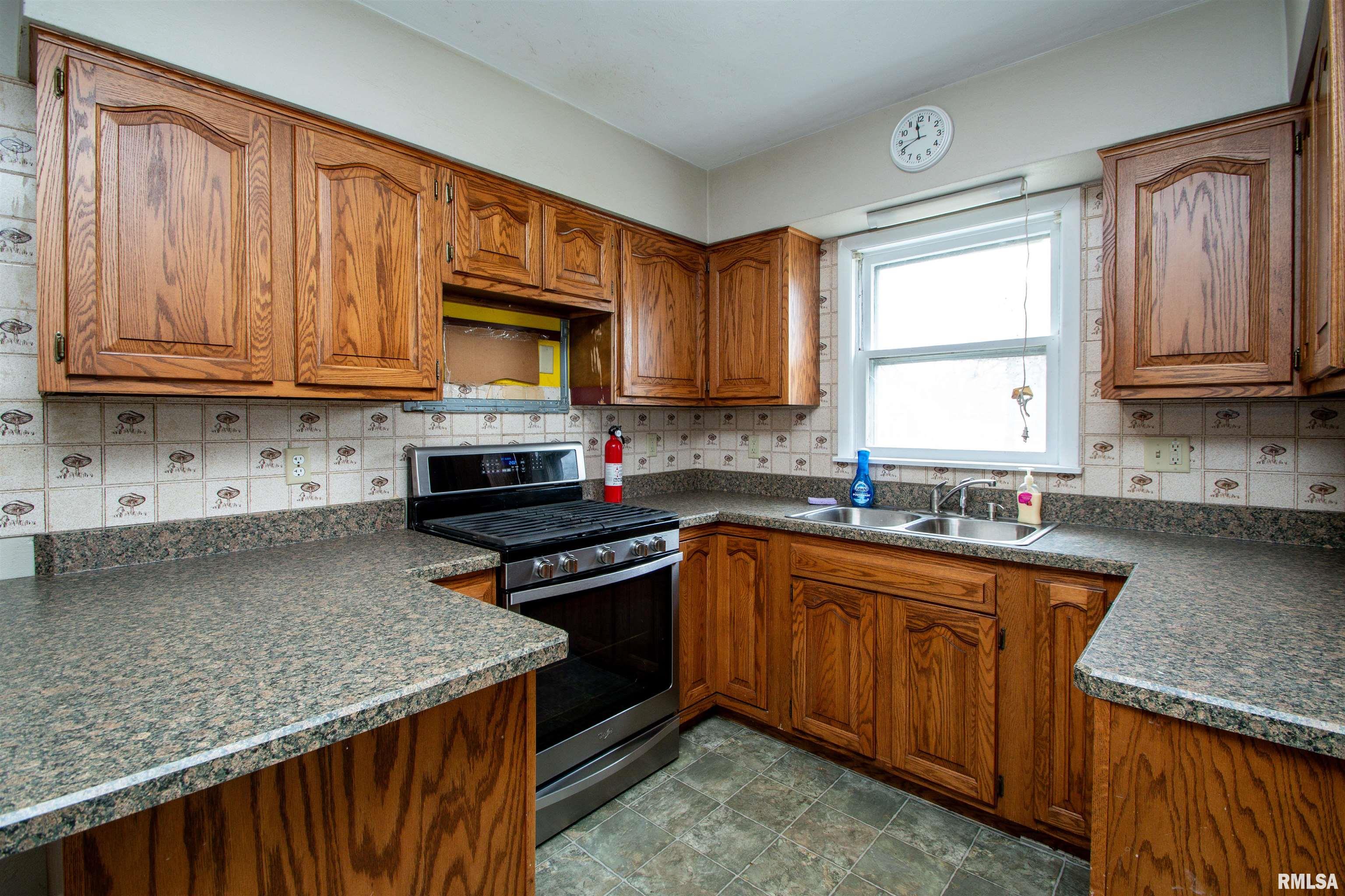 313 W Thomas Street, Toulon, Illinois image 17
