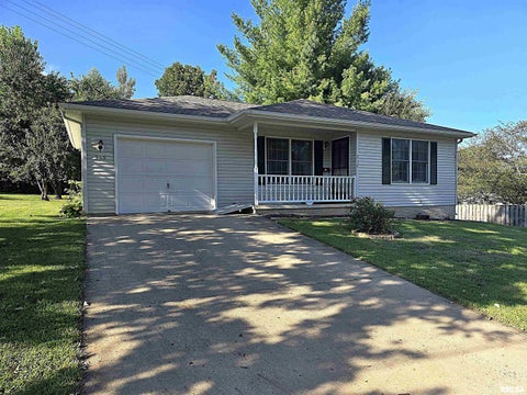 Homes For Sale - 315 W Antle Street<br/> Petersburg, IL 62675