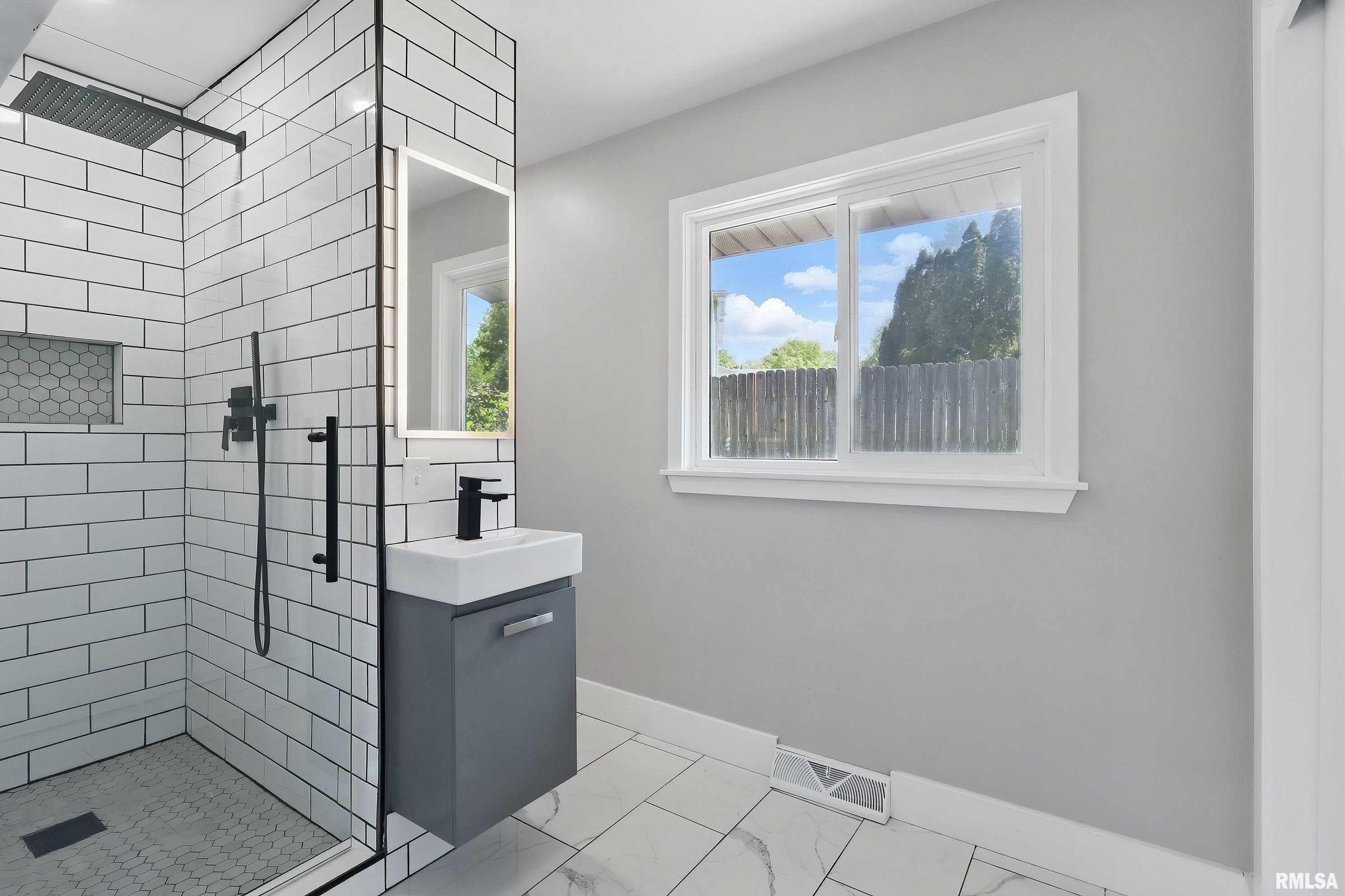 2515 Harmony Drive, Bettendorf, Iowa image 30