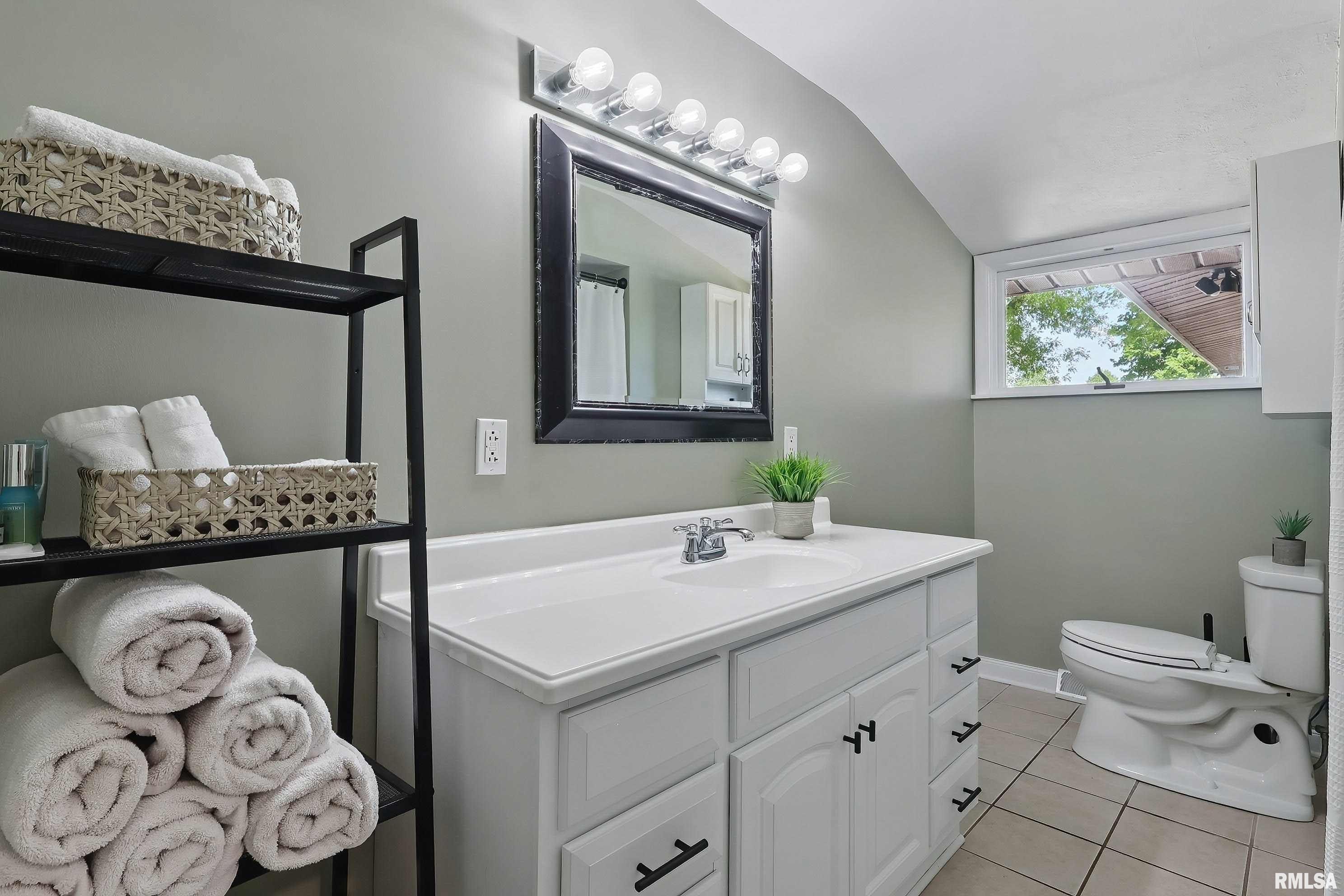2515 Harmony Drive, Bettendorf, Iowa image 28