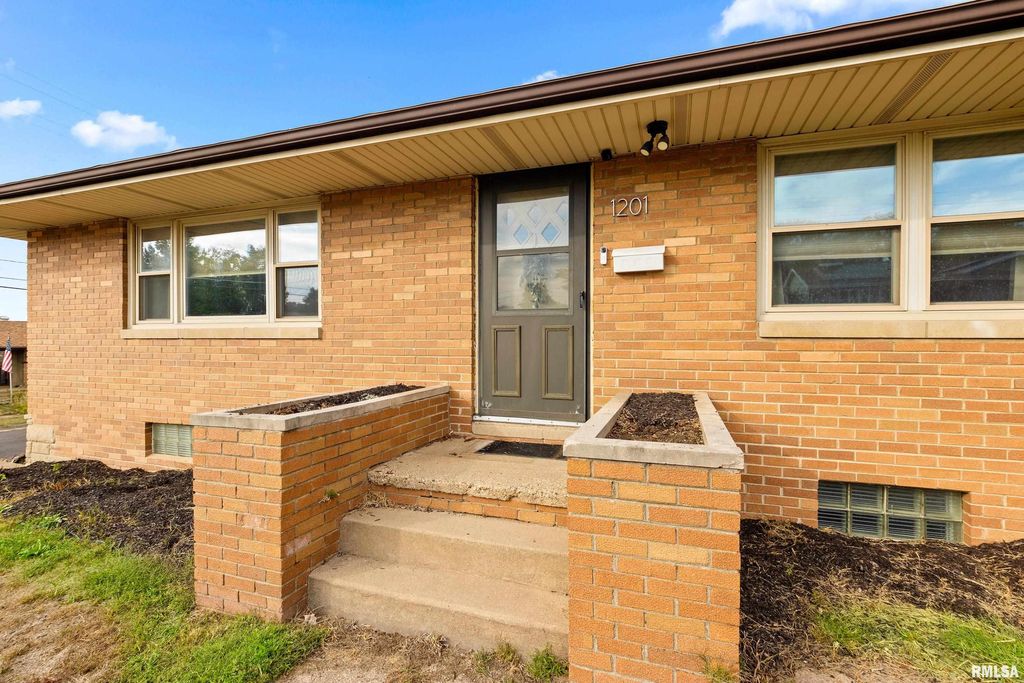 Photo of 1201 JEFFERSON Street, Pekin, IL 61554 (MLS # PA1261956)