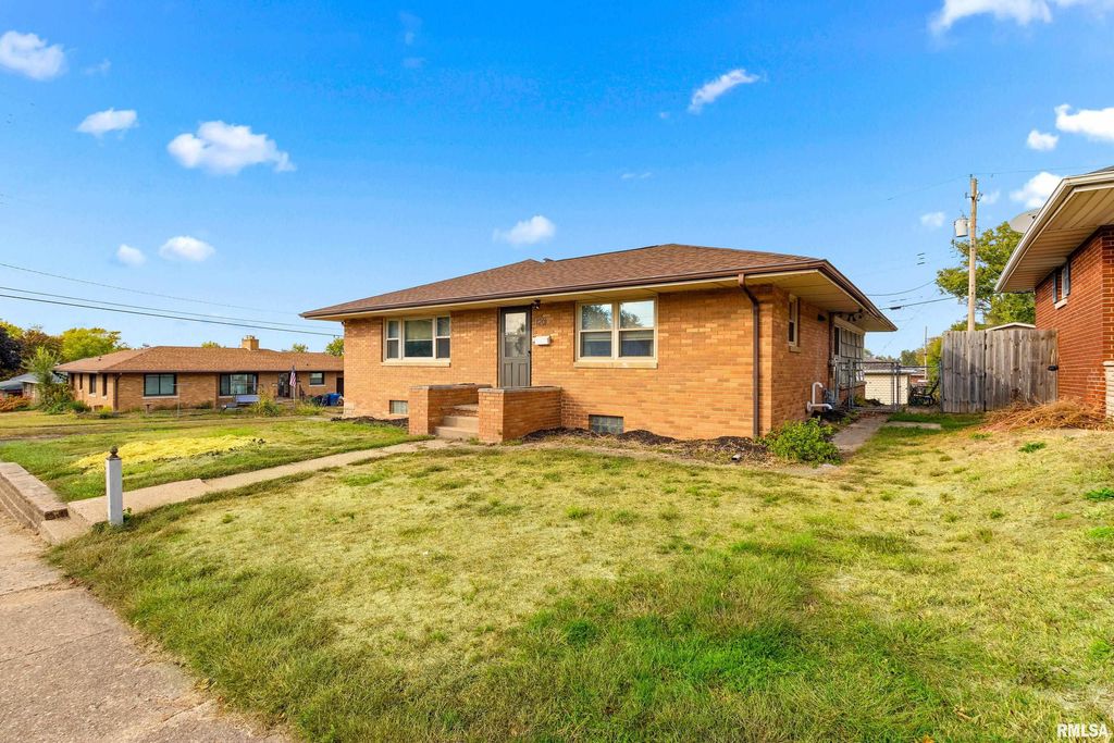 Photo of 1201 JEFFERSON Street, Pekin, IL 61554 (MLS # PA1261956)