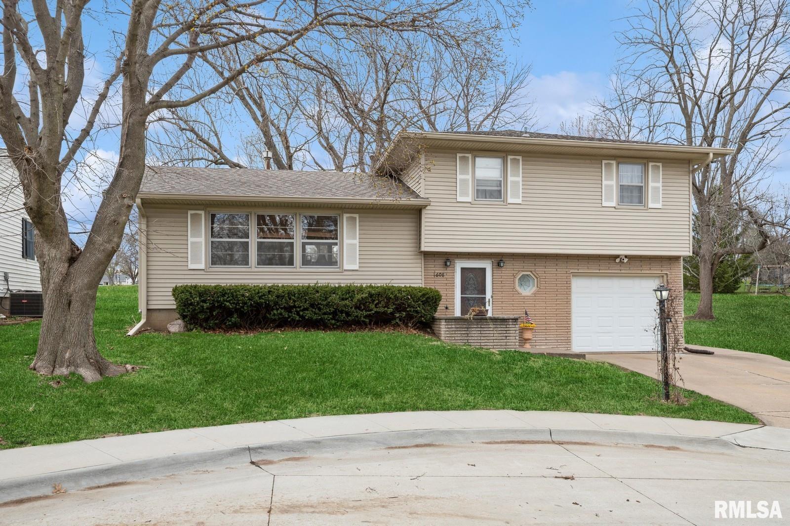 1608 Rockwood Court, Clinton, Iowa image 1