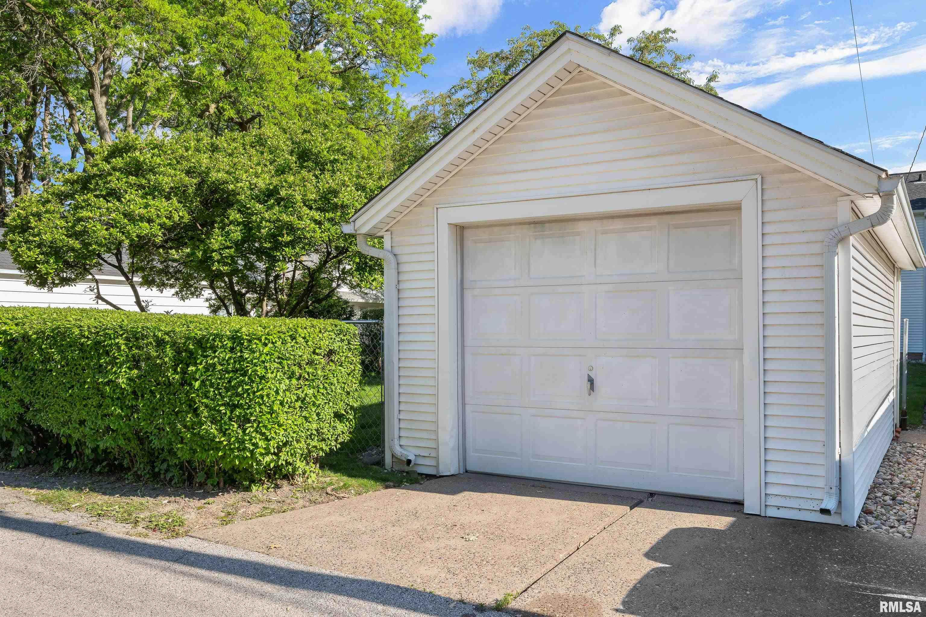 2544 East Street, Davenport, Iowa image 33