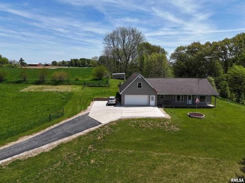 Homes For Sale - 15937 E Us 24 Highway<br/> Lewistown, IL 61542