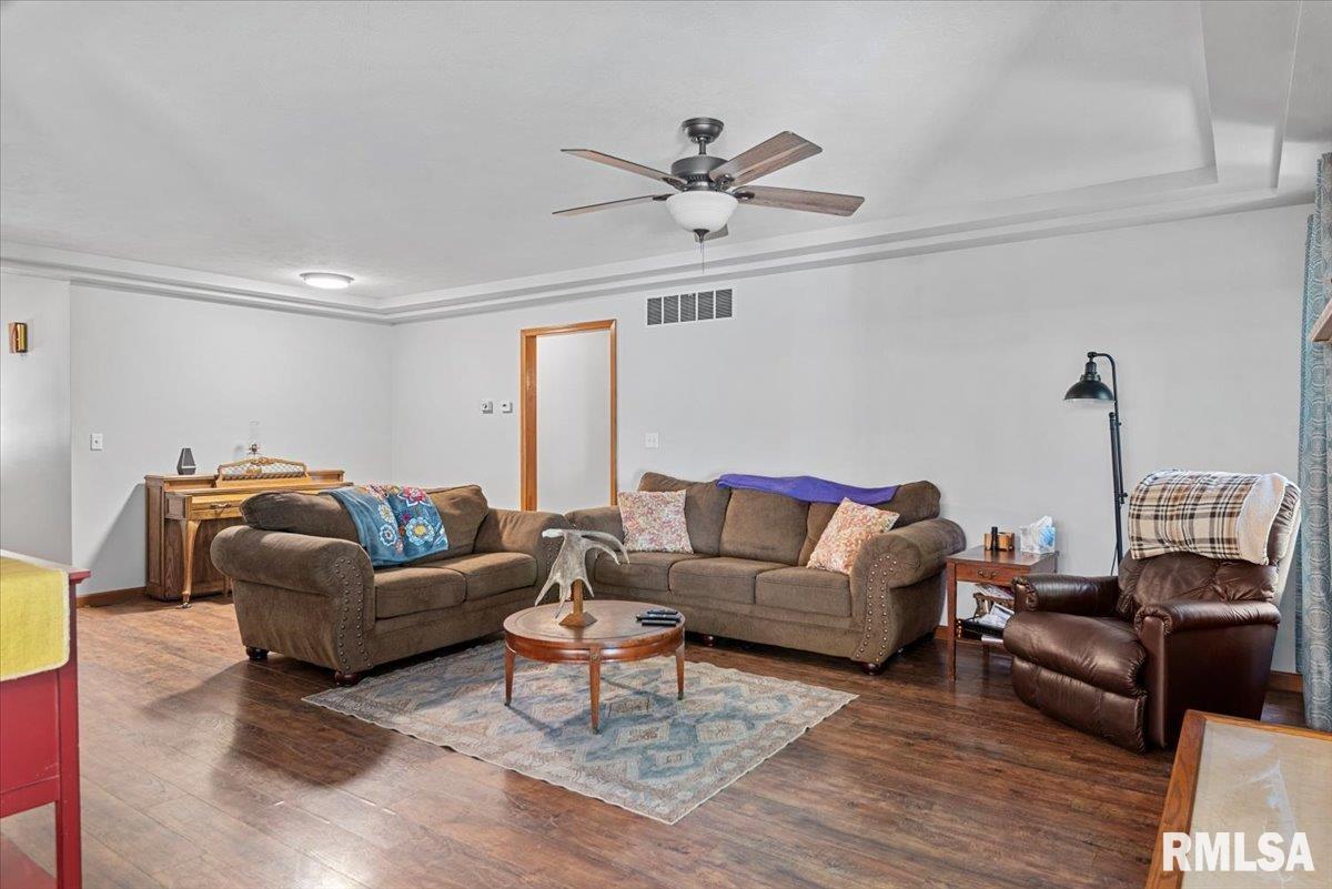 308 Linden Lane, Williamsville, Illinois image 8