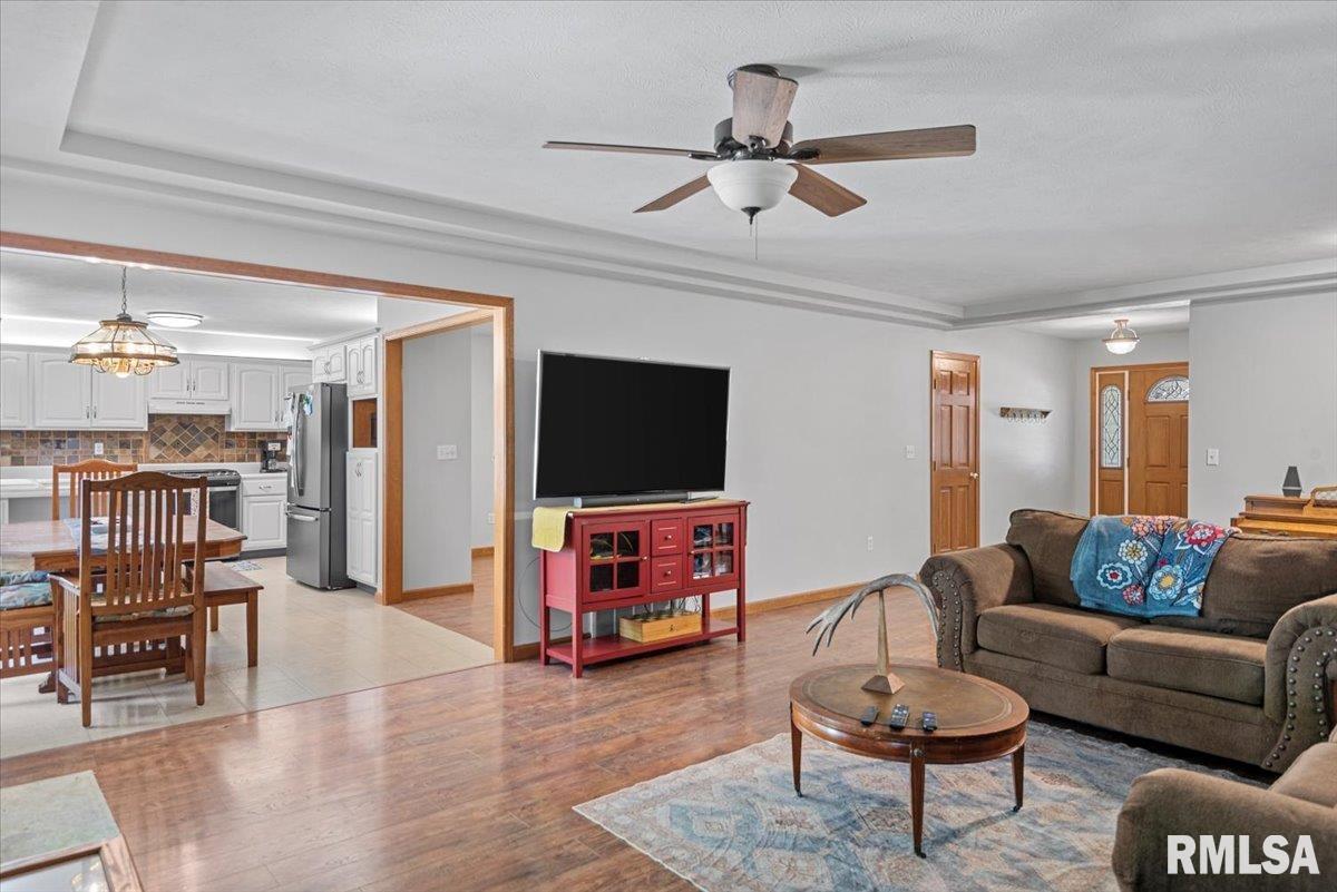 308 Linden Lane, Williamsville, Illinois image 7
