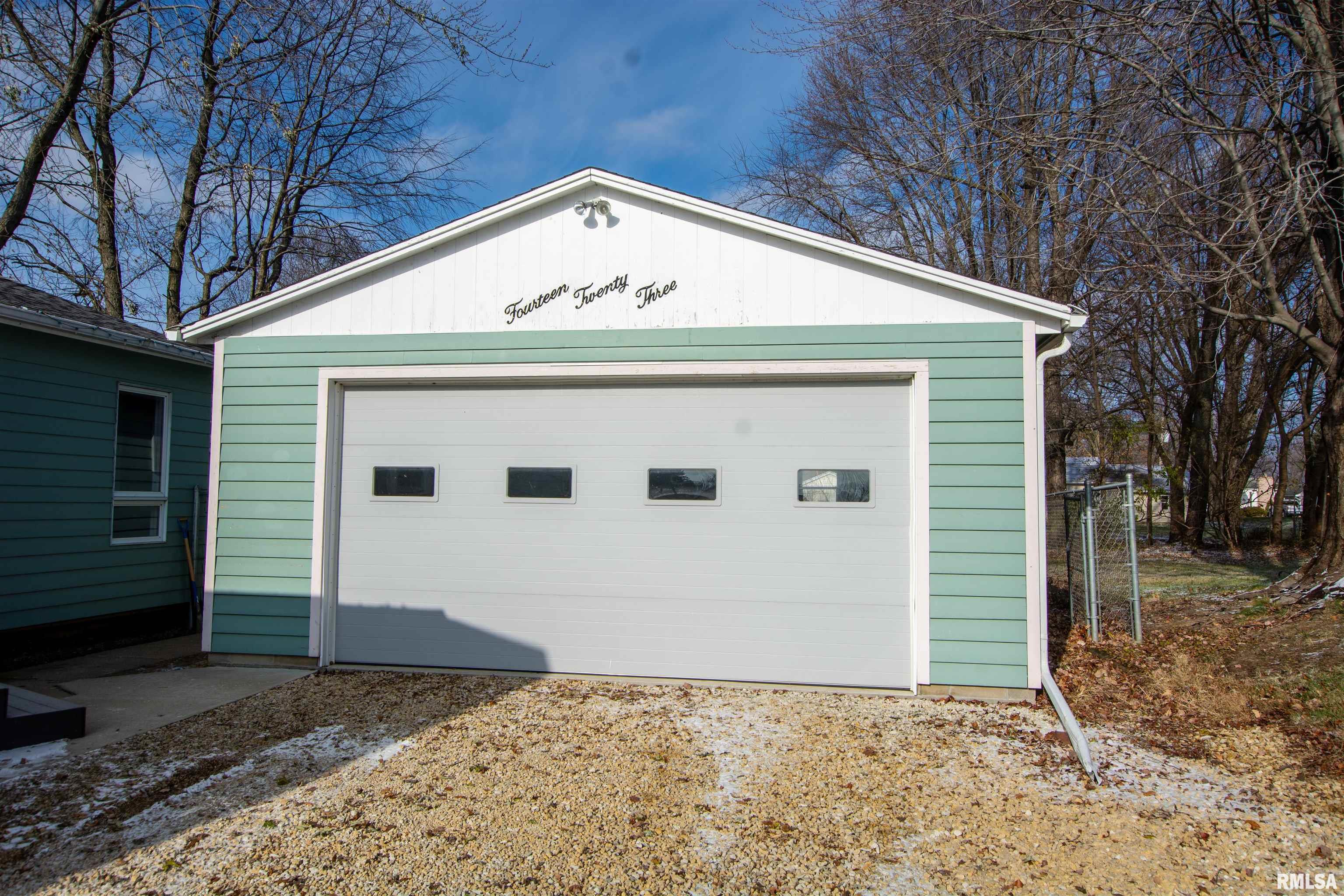 1423 Dodge Street, Le Claire, Iowa image 4