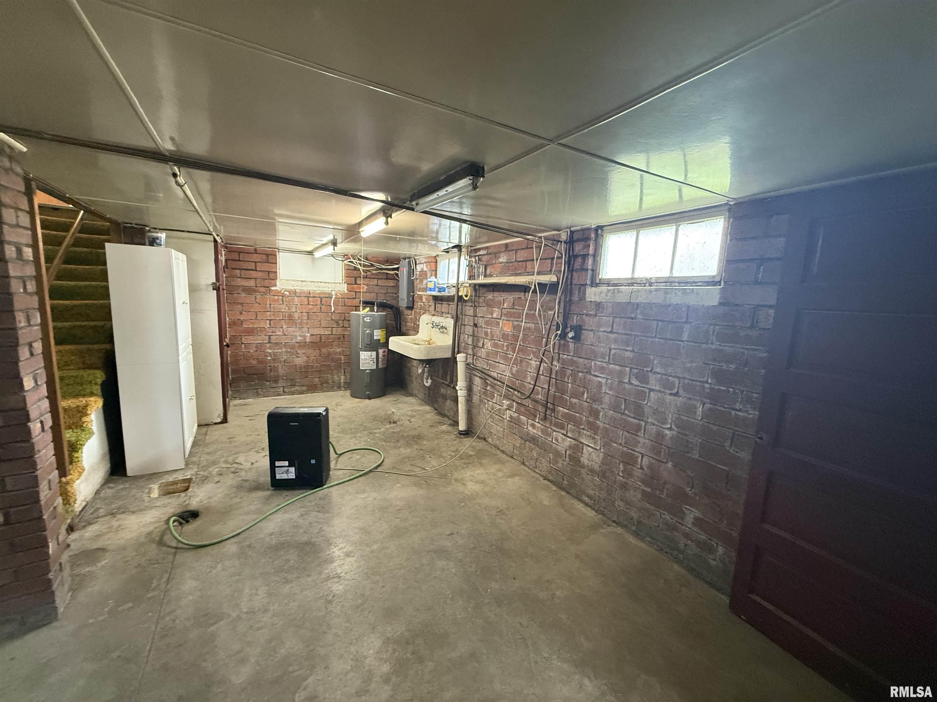 130 E Maple Street, Roseville, Illinois image 31