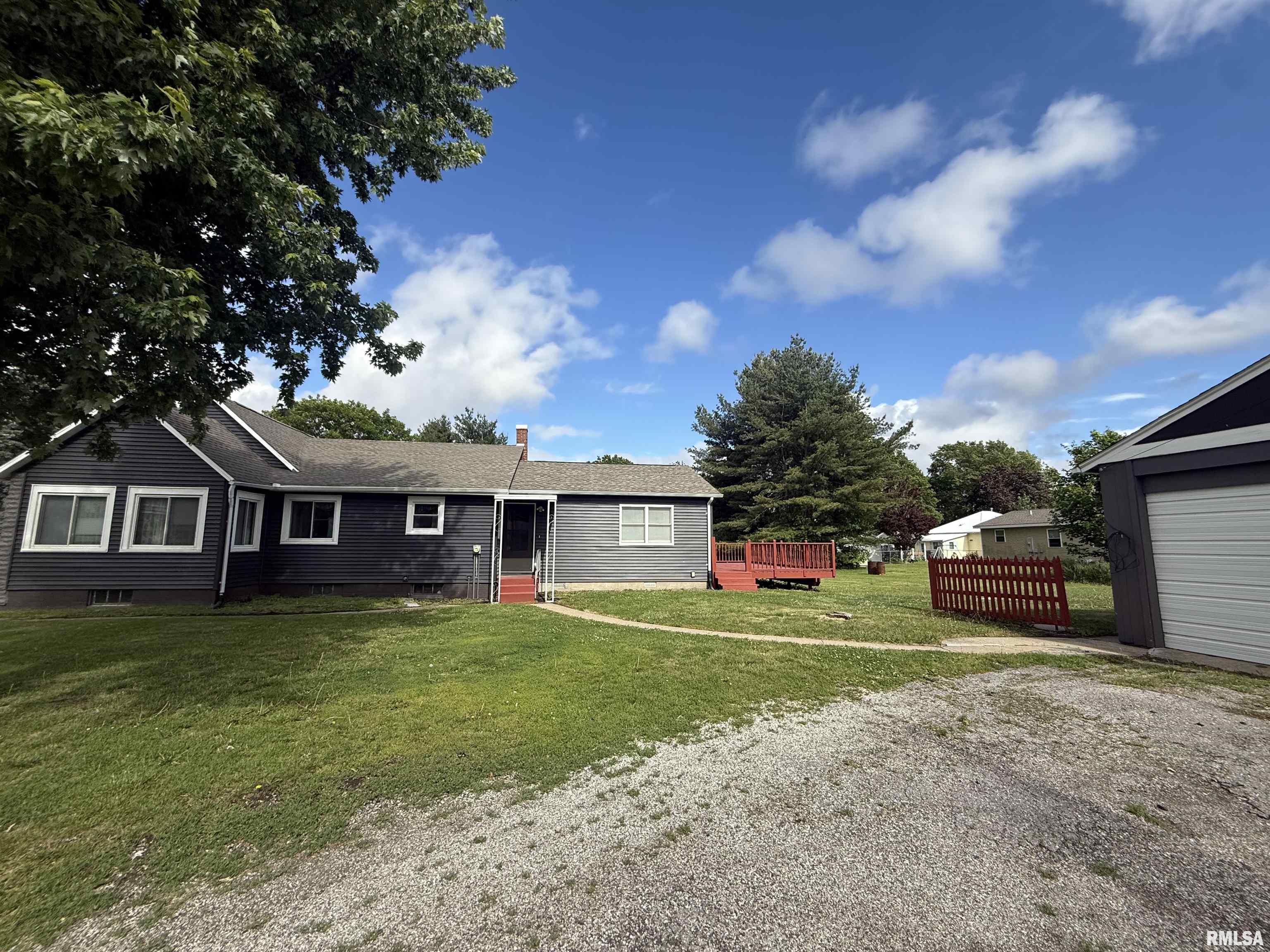 130 E Maple Street, Roseville, Illinois image 4