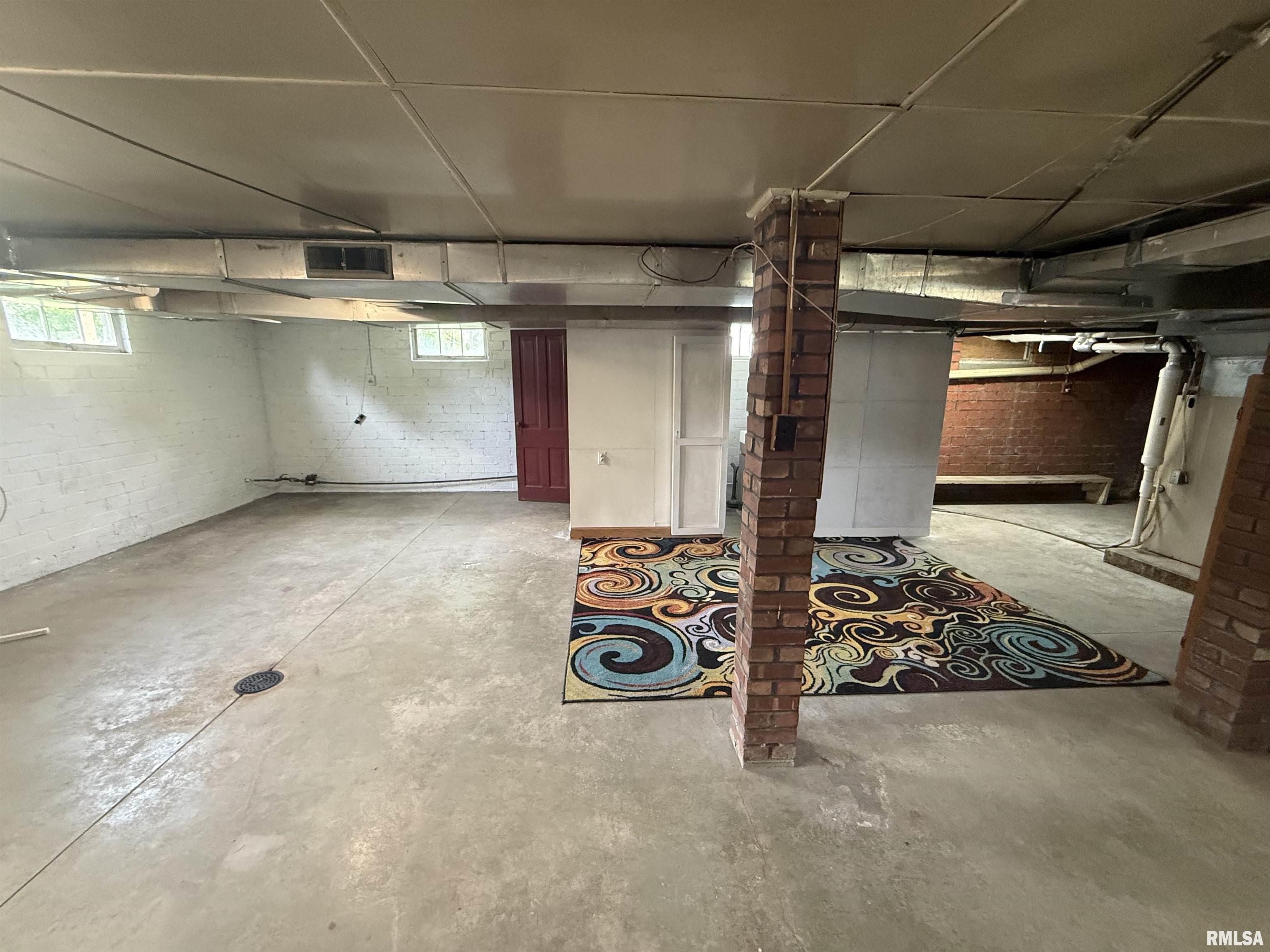 130 E Maple Street, Roseville, Illinois image 32