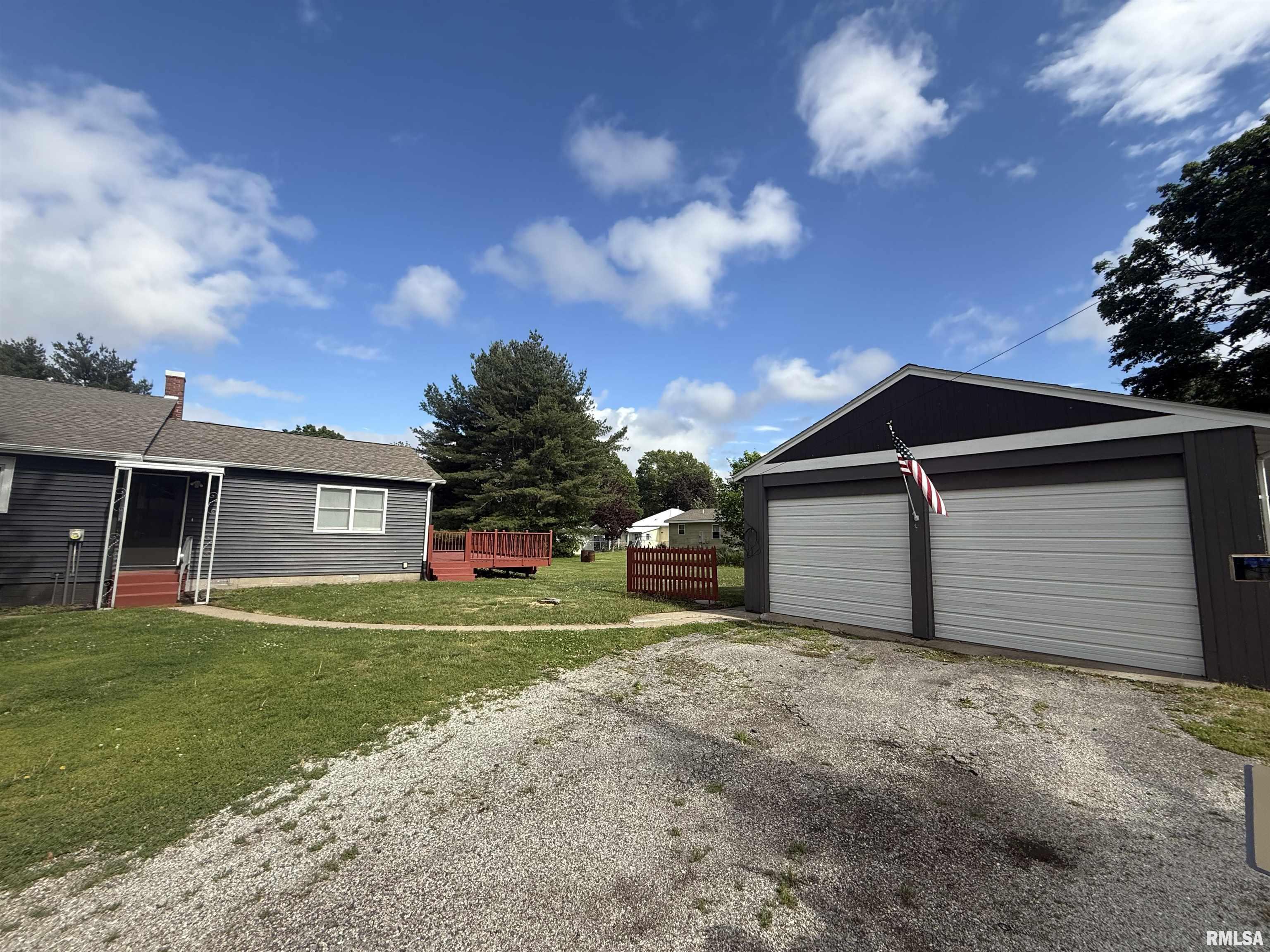 130 E Maple Street, Roseville, Illinois image 5