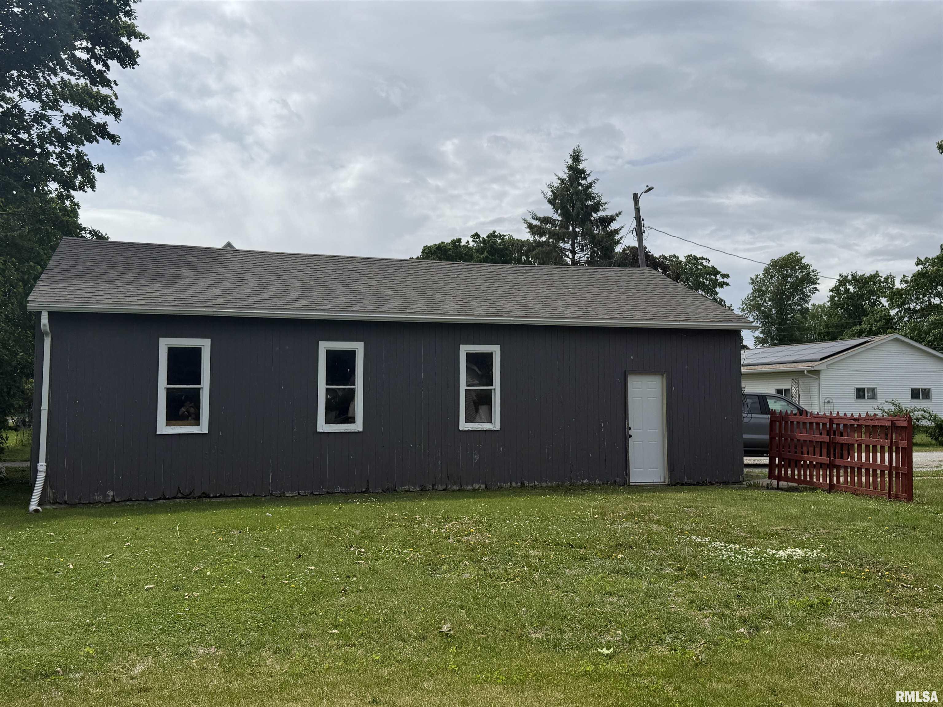 130 E Maple Street, Roseville, Illinois image 40