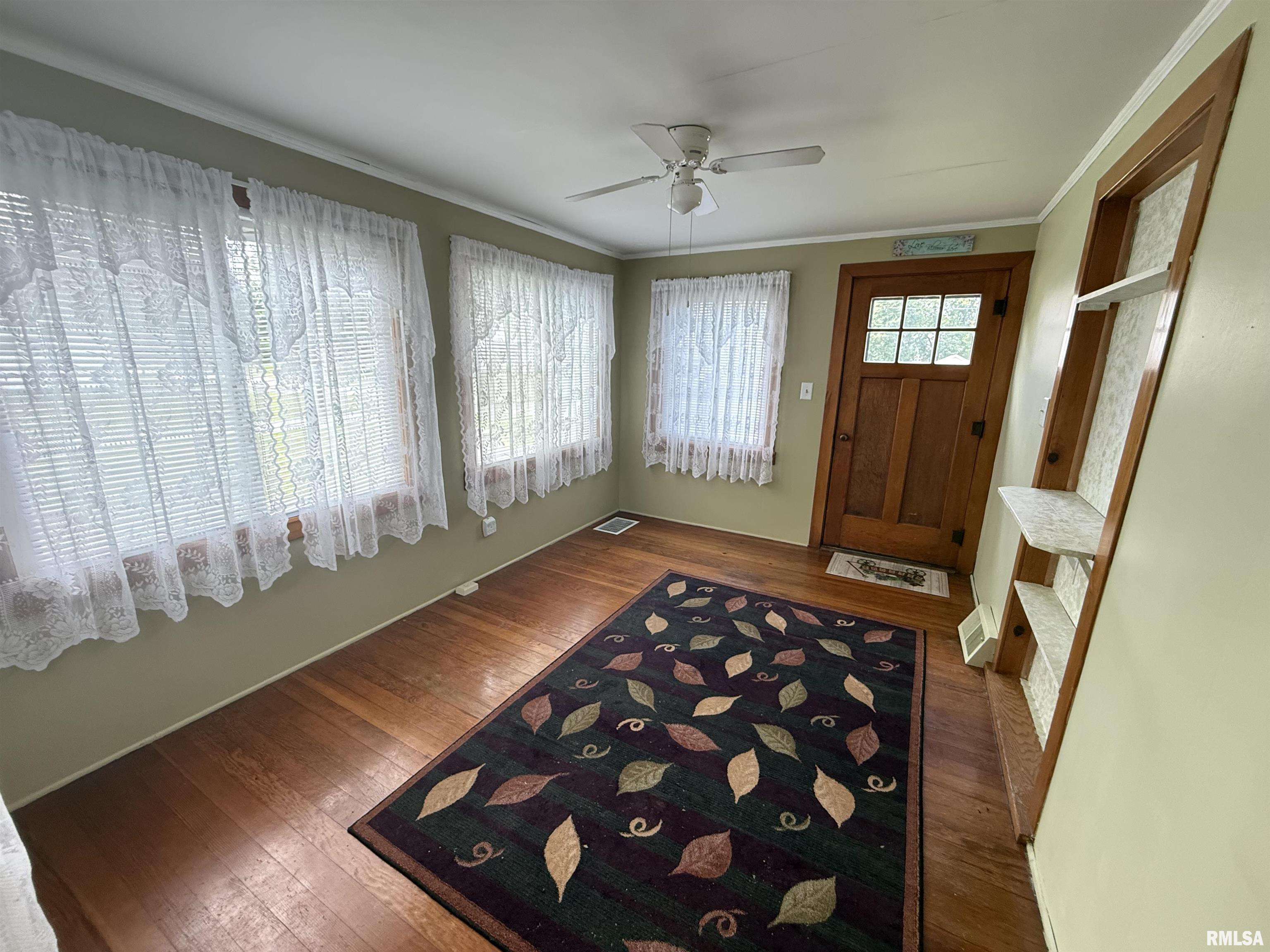 130 E Maple Street, Roseville, Illinois image 19