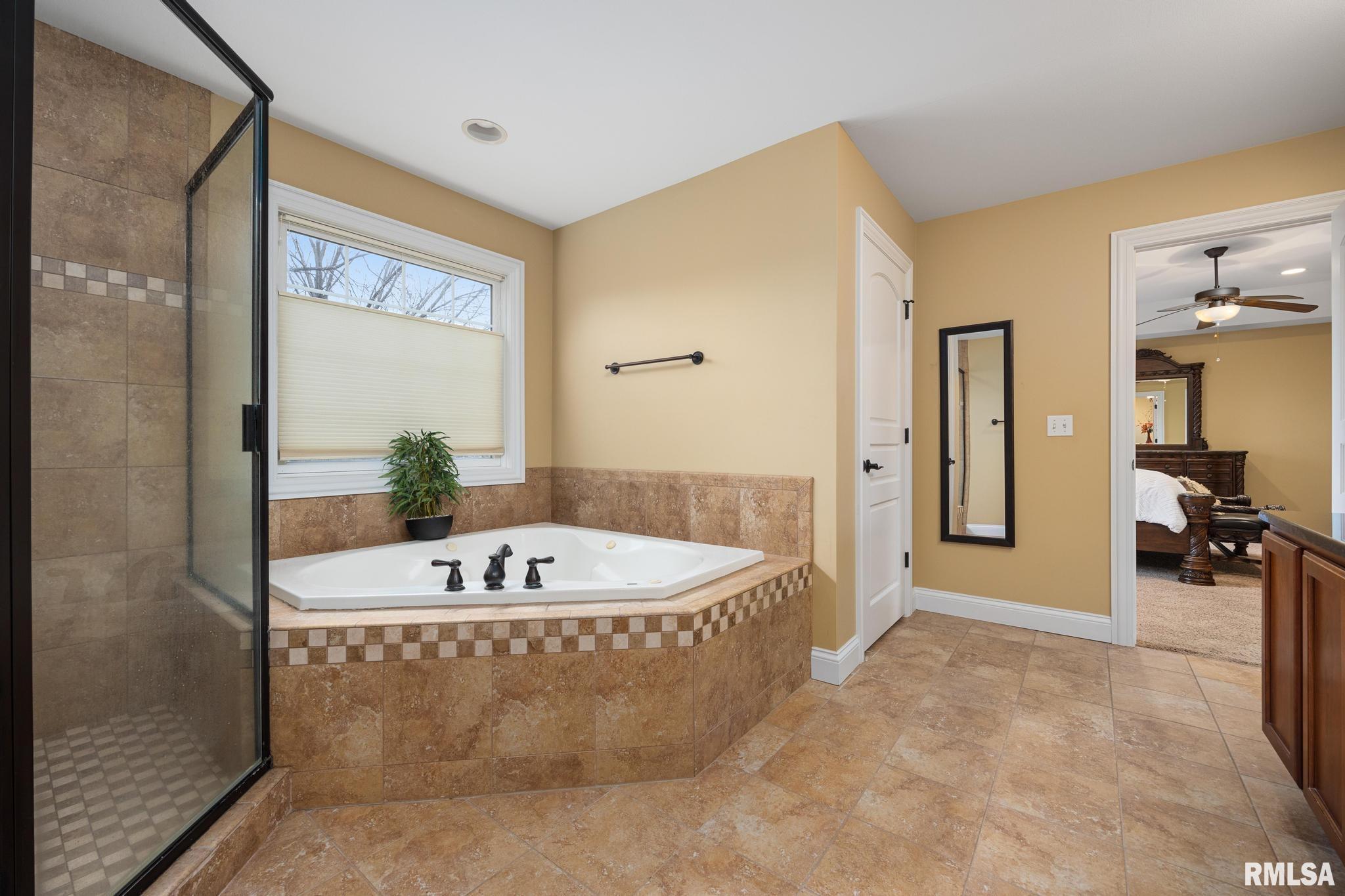 11032 N Hunters Trail Court, Dunlap, Illinois image 25